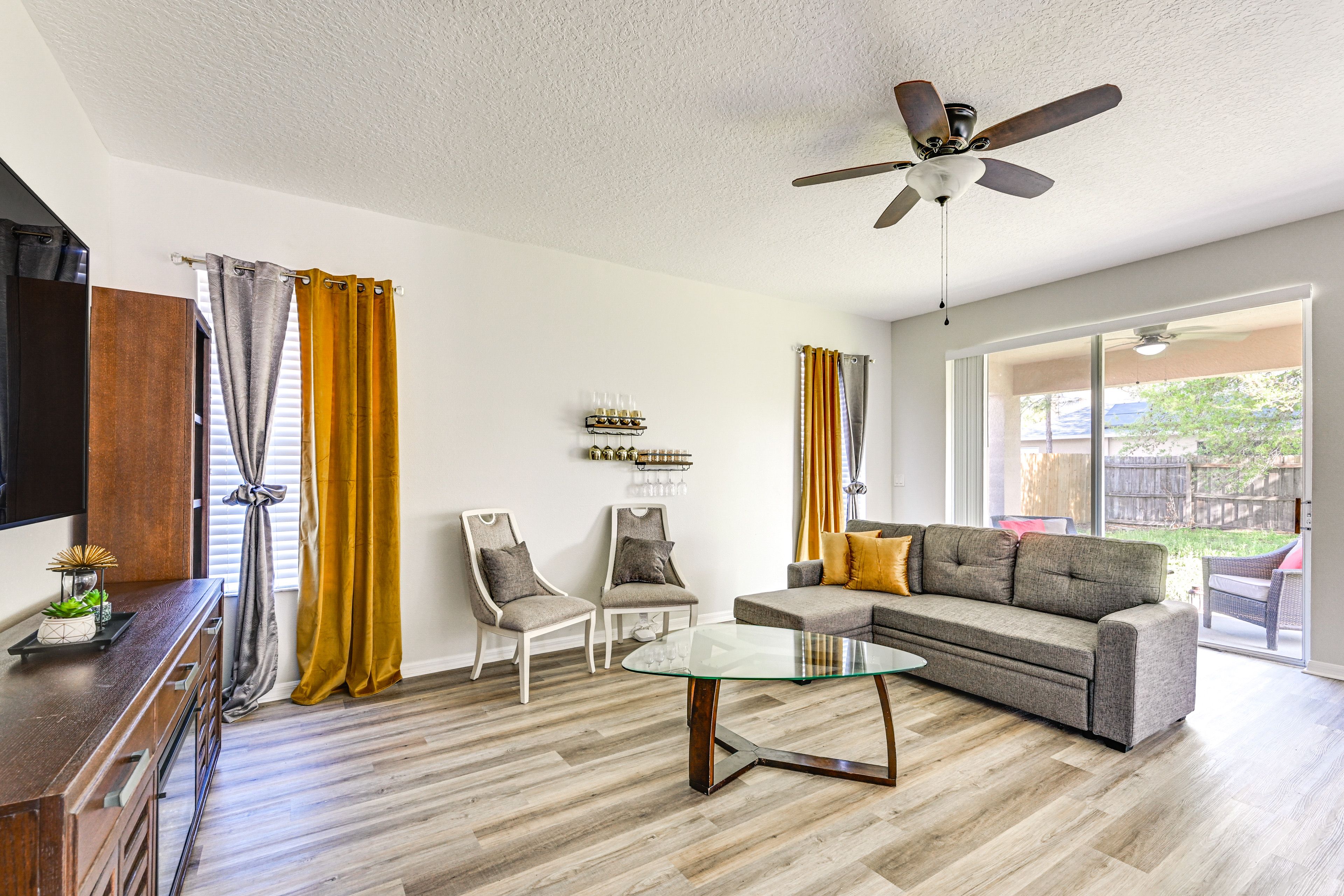 Living Room | 1st Floor | Smart TV | Free WiFi