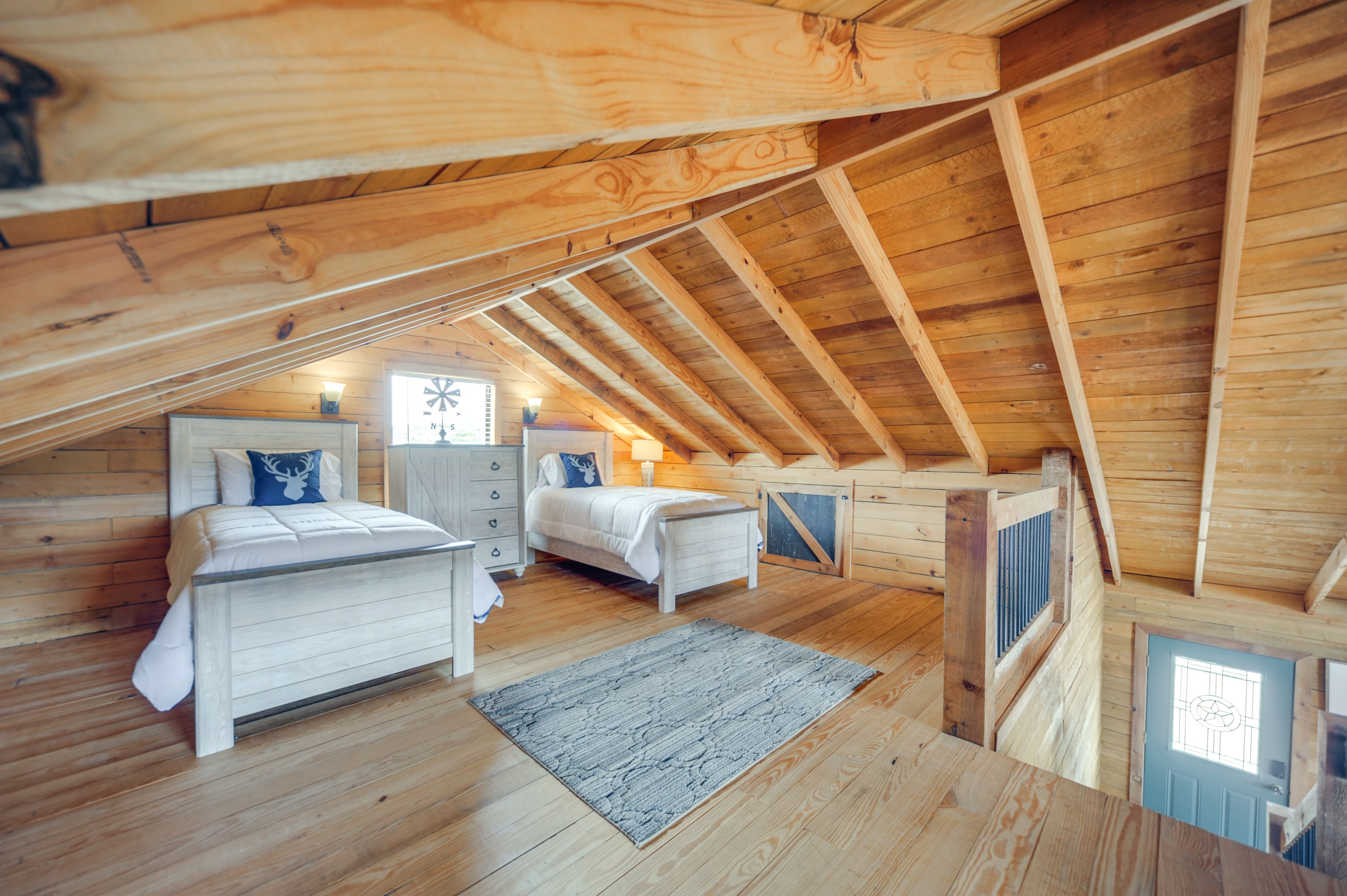Loft | 2 Twin Beds | 2nd Level