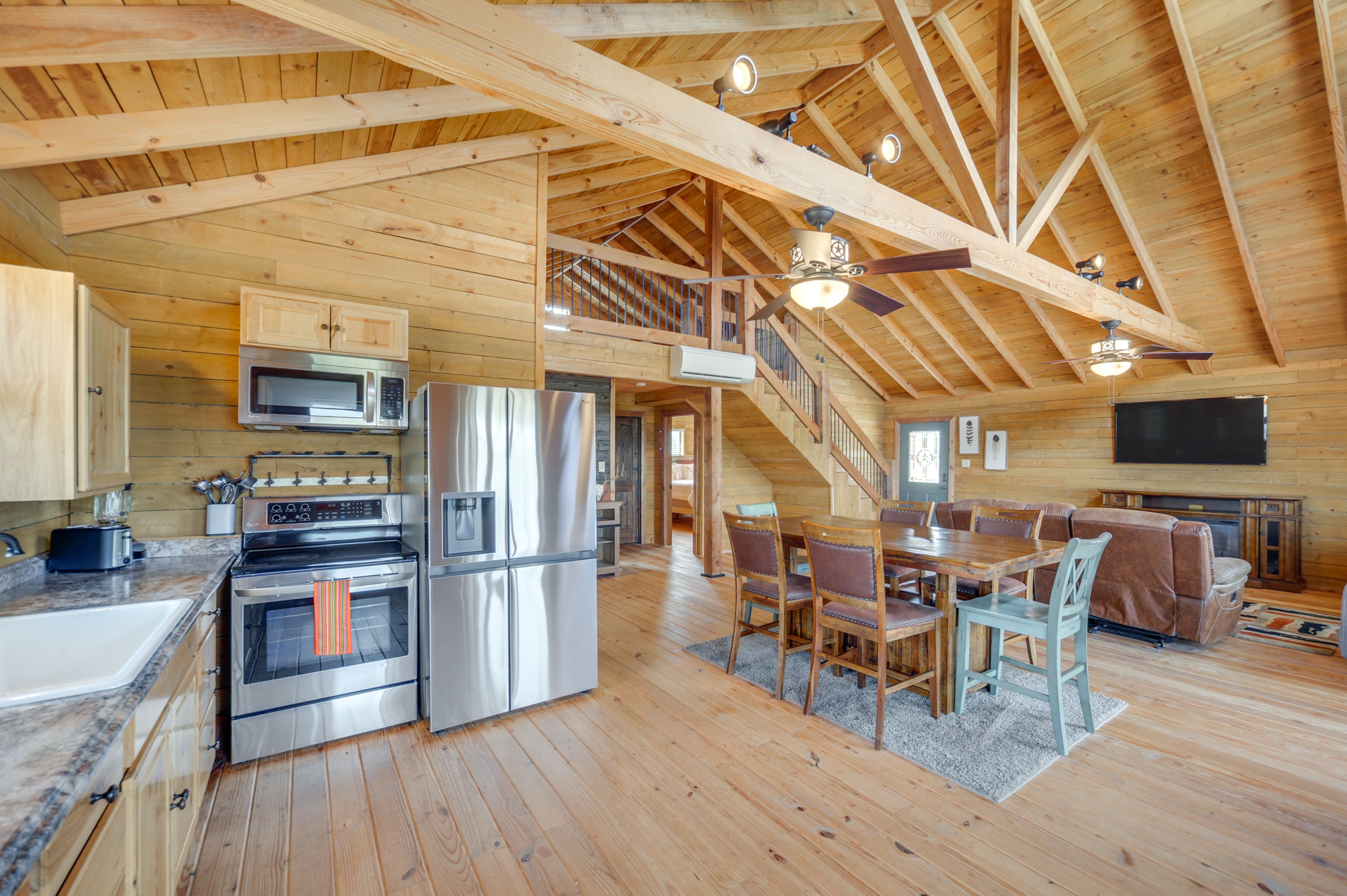Dining Area | Main Level