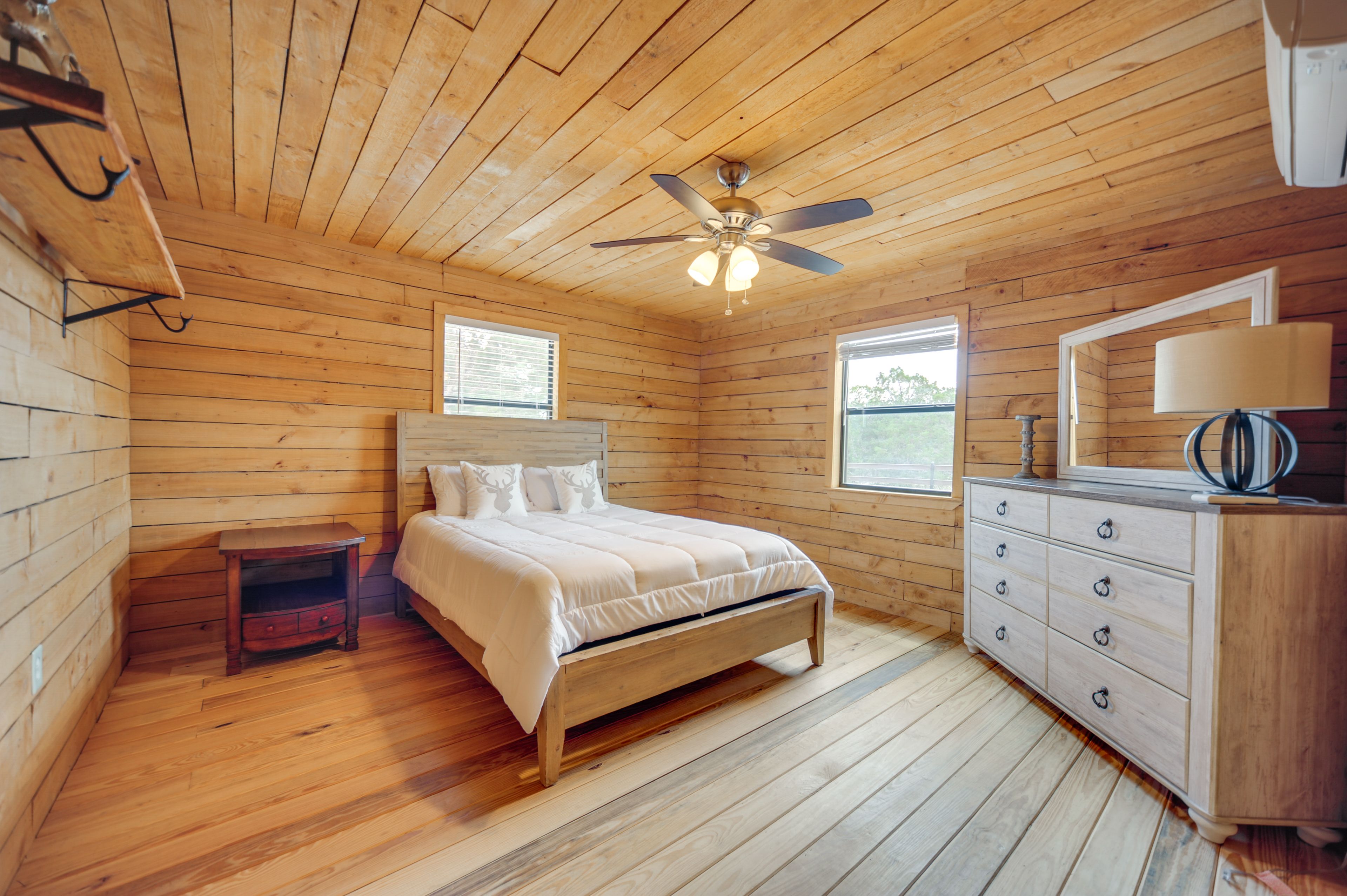 Bedroom 1 | Queen Bed | Main Level