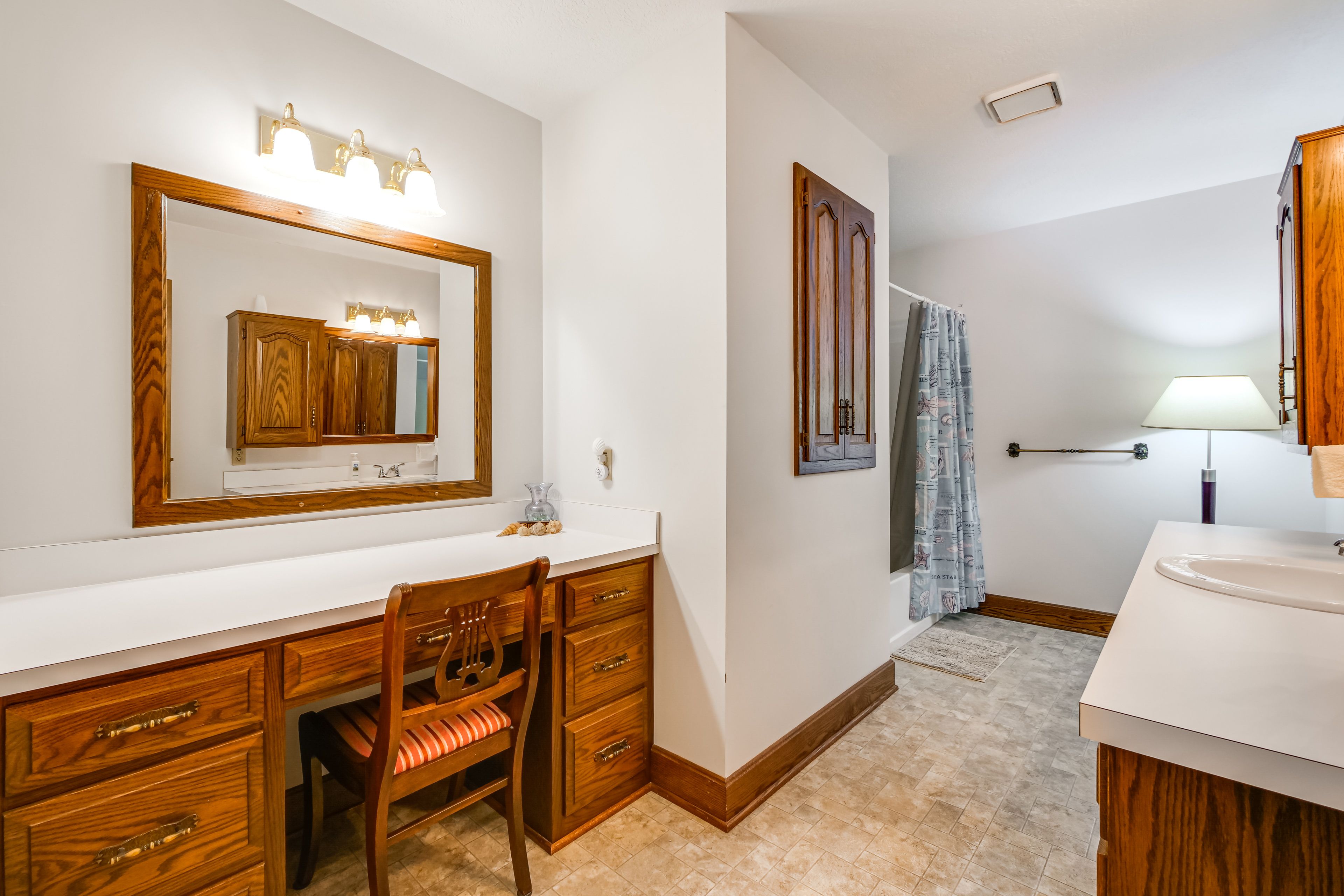 Full Bathroom | 2nd Floor