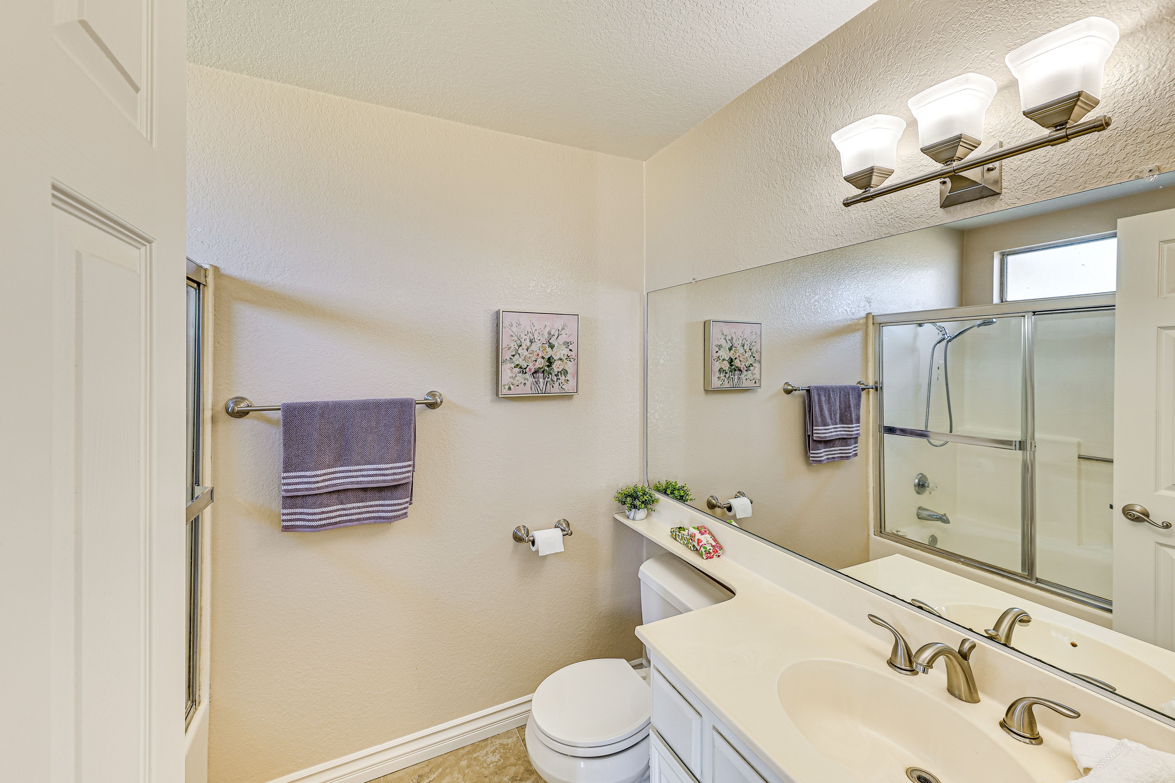 En-Suite Bathroom | Towels Provided