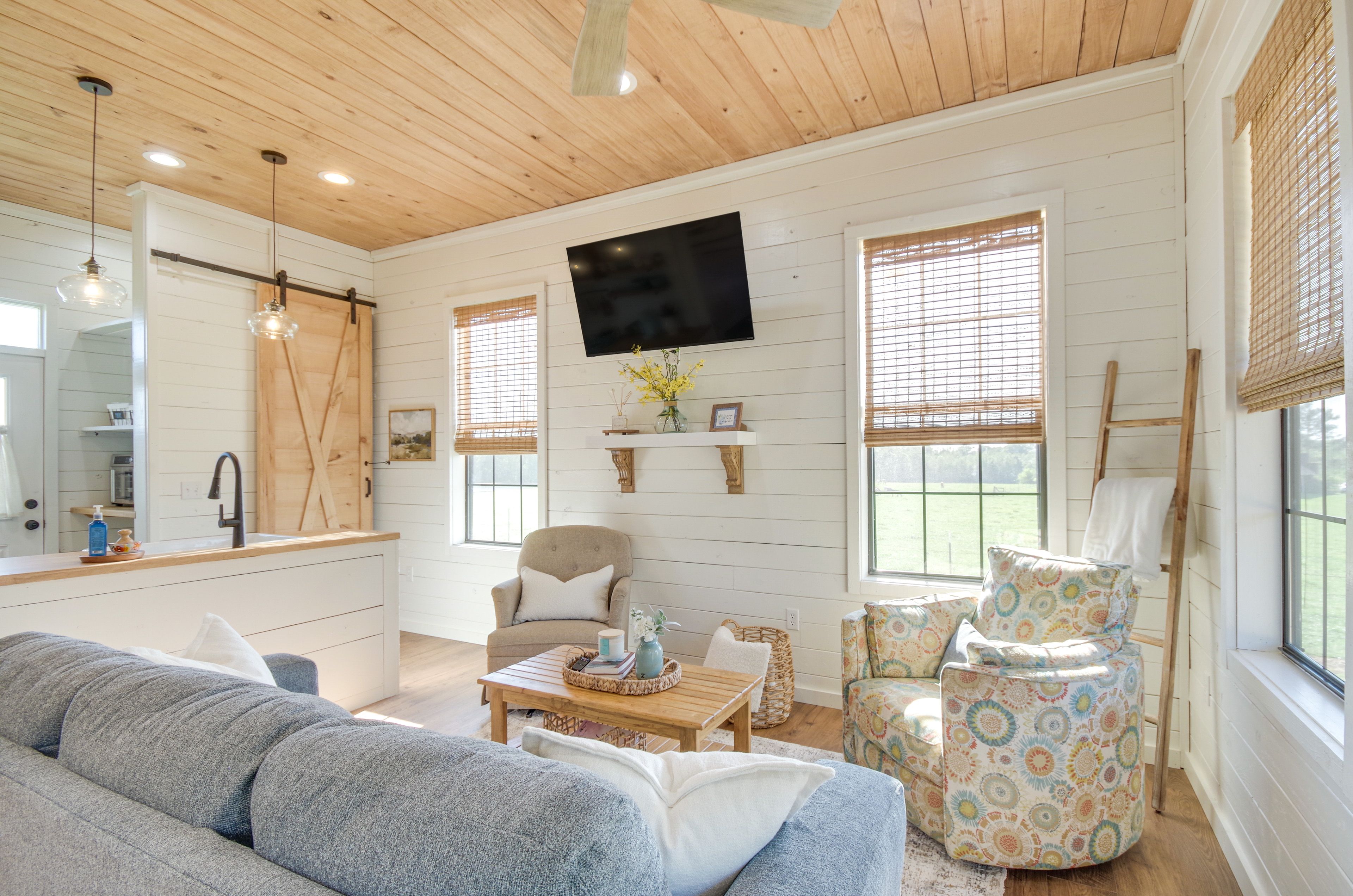 Forest Vacation Rental | 1BR | 1BA | 800 Sq Ft | 5 Steps to Enter
