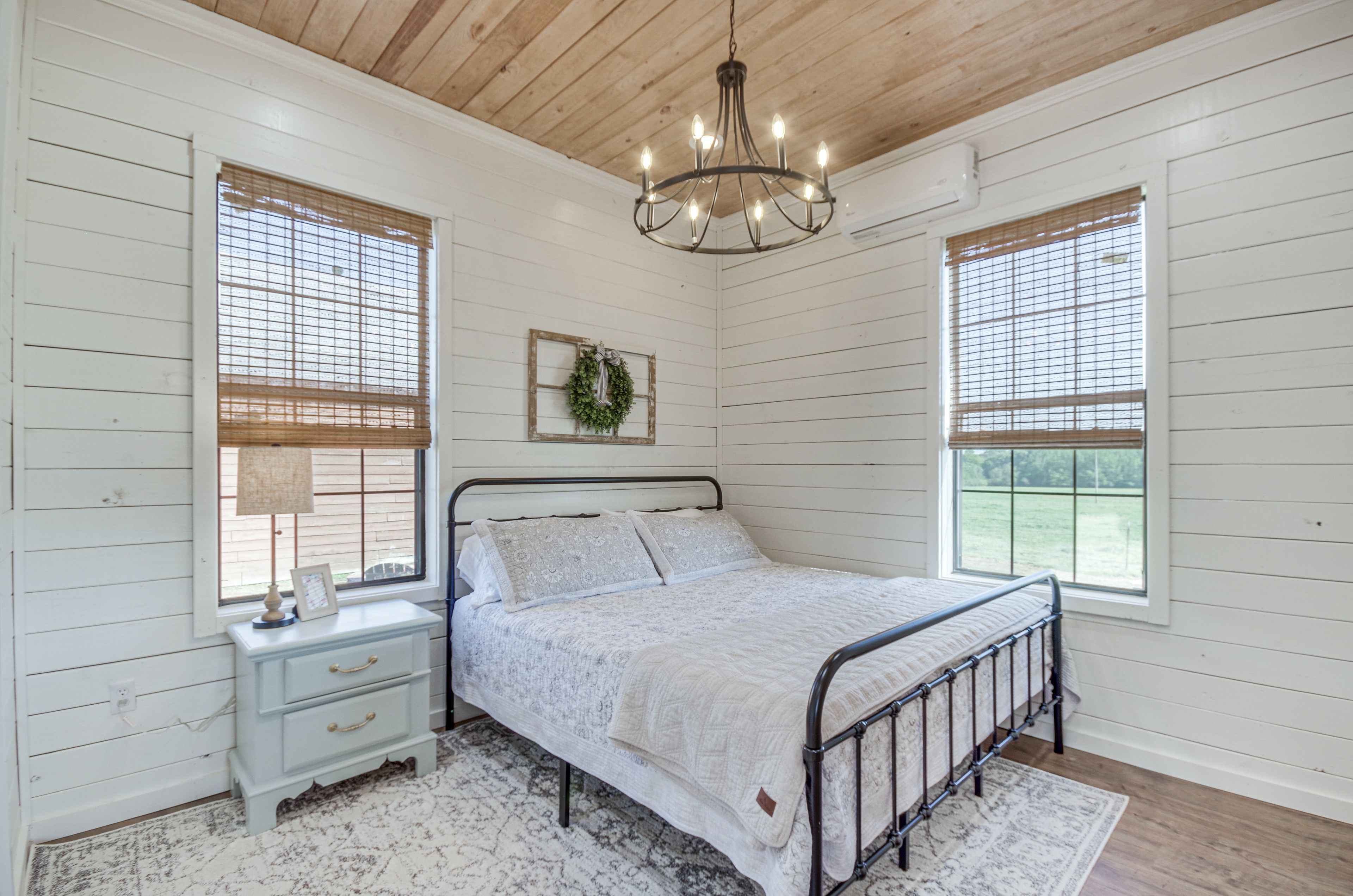 Bedroom | King Bed | Linens Provided