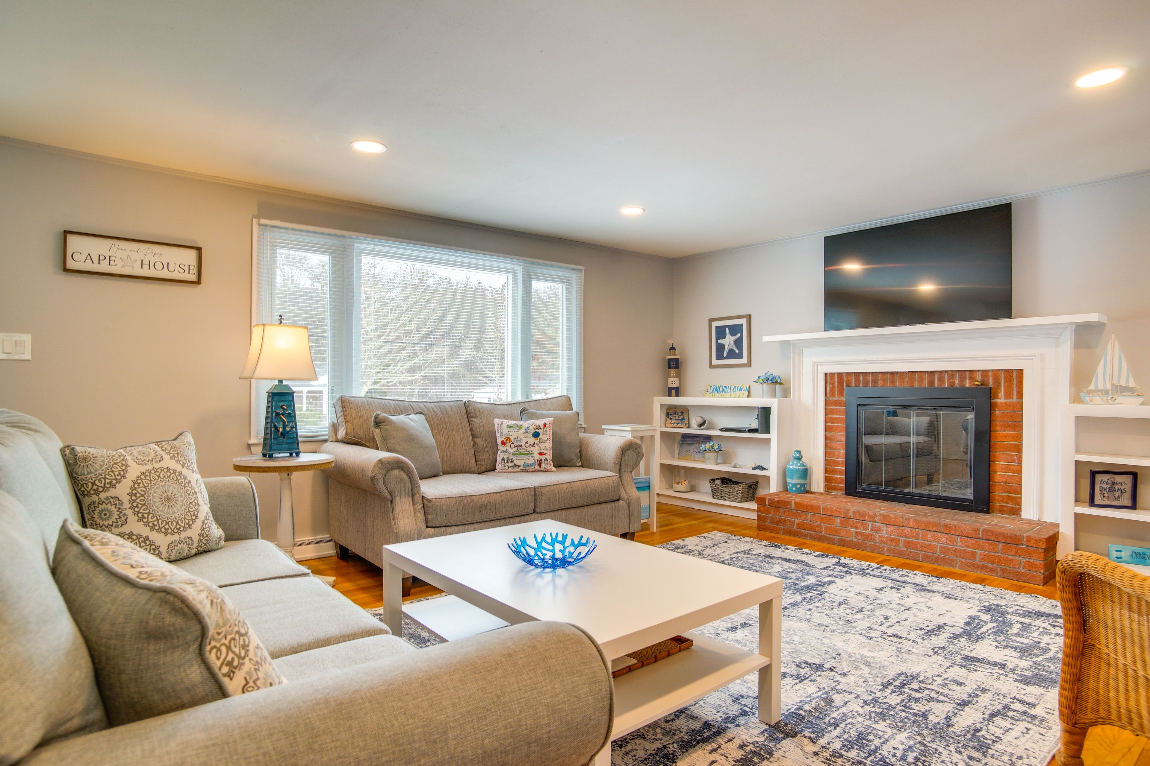 Living Room | 1st Floor | Fireplace | Free WiFi | Queen Sleeper Sofa