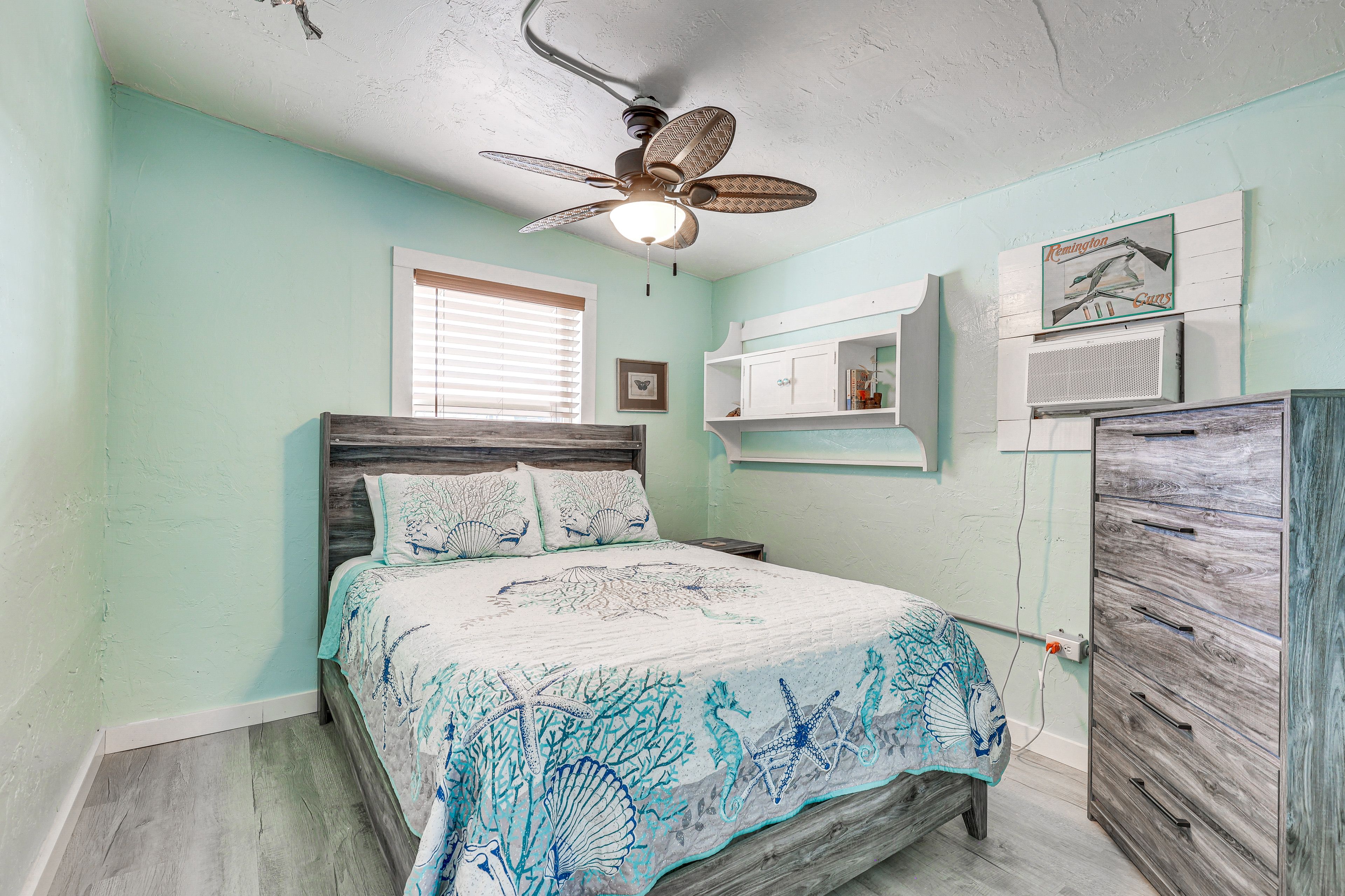 Bedroom 2 | Queen Bed