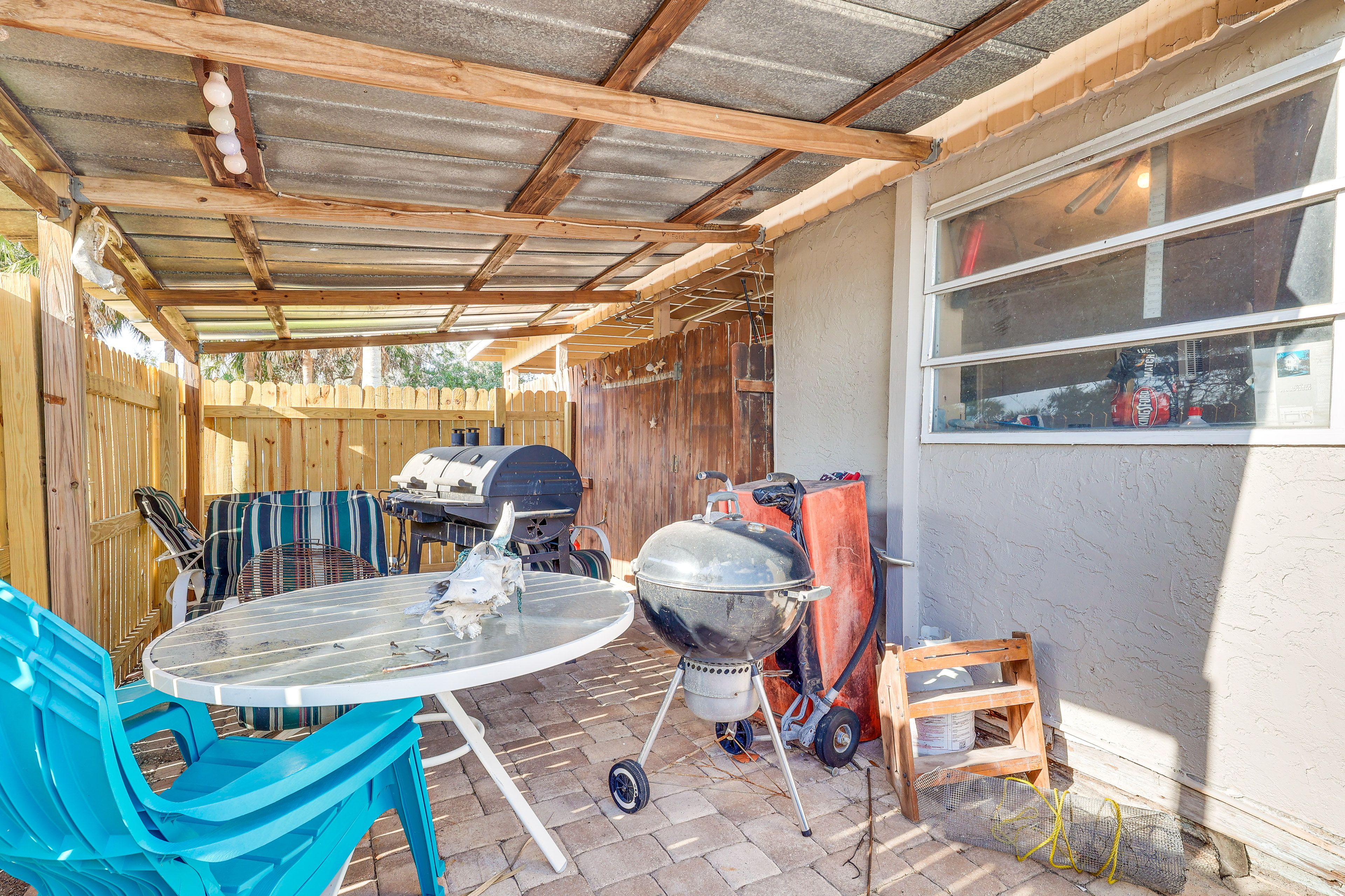 Covered Patio | Gas & Charcoal Grills | Fire Pit