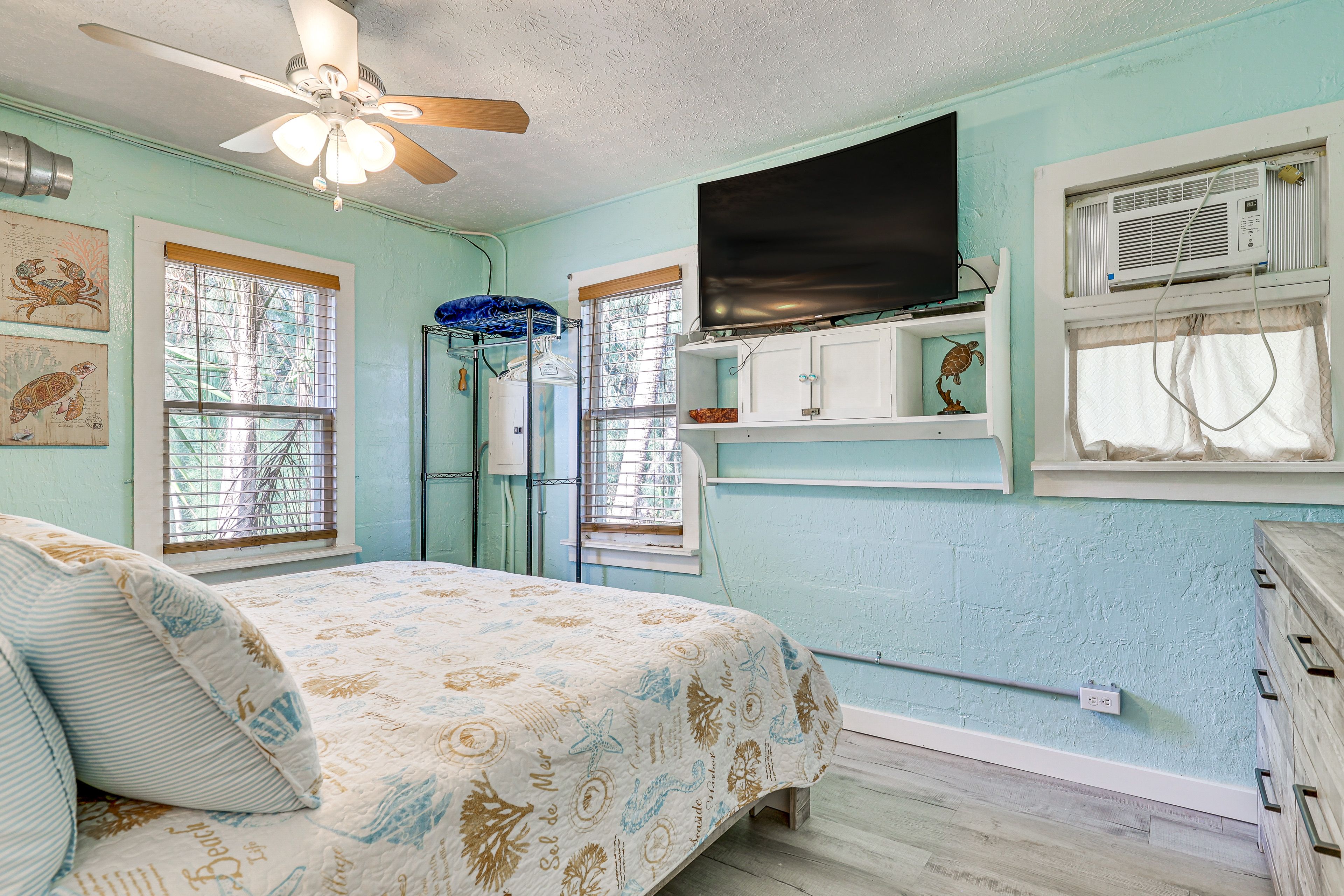 Bedroom 1 | King Bed