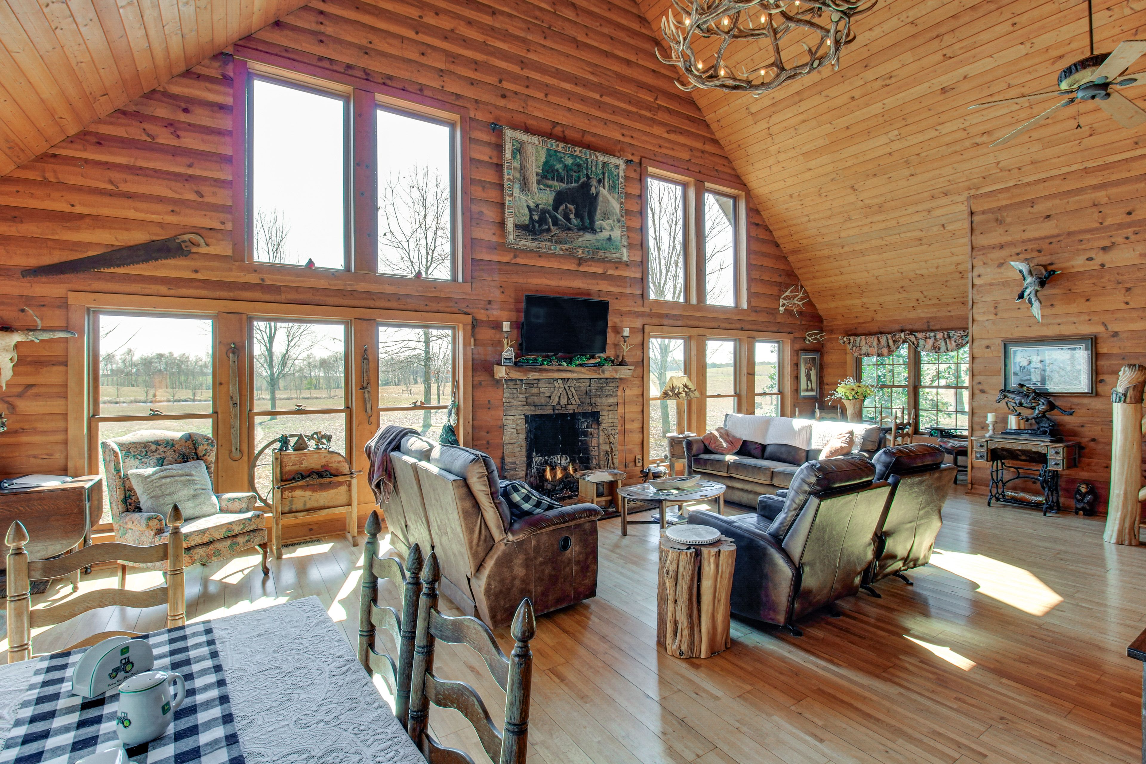 Living Room | Gas Fireplace | Smart TV