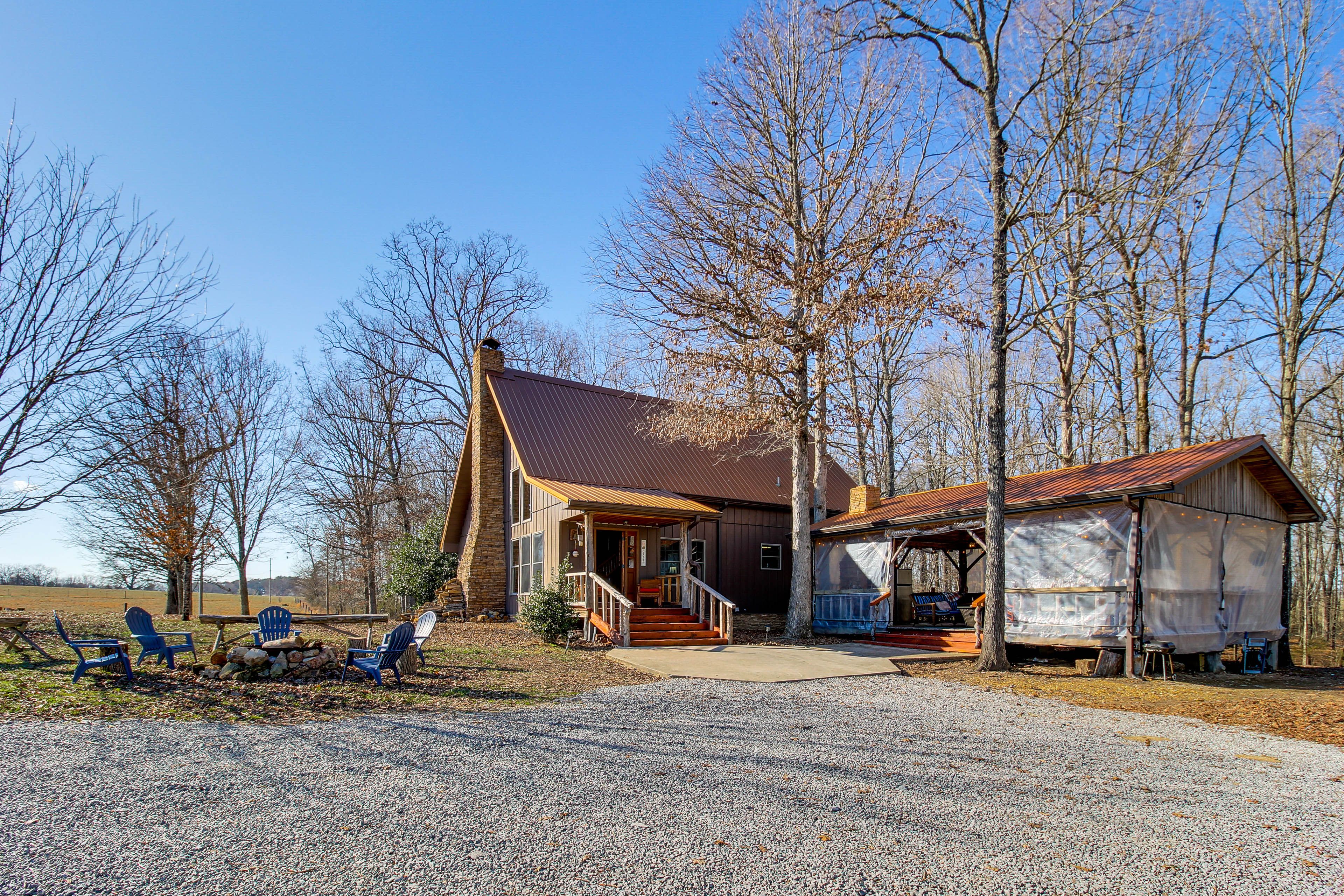 Parking | Gravel Driveway (6 Vehicles)