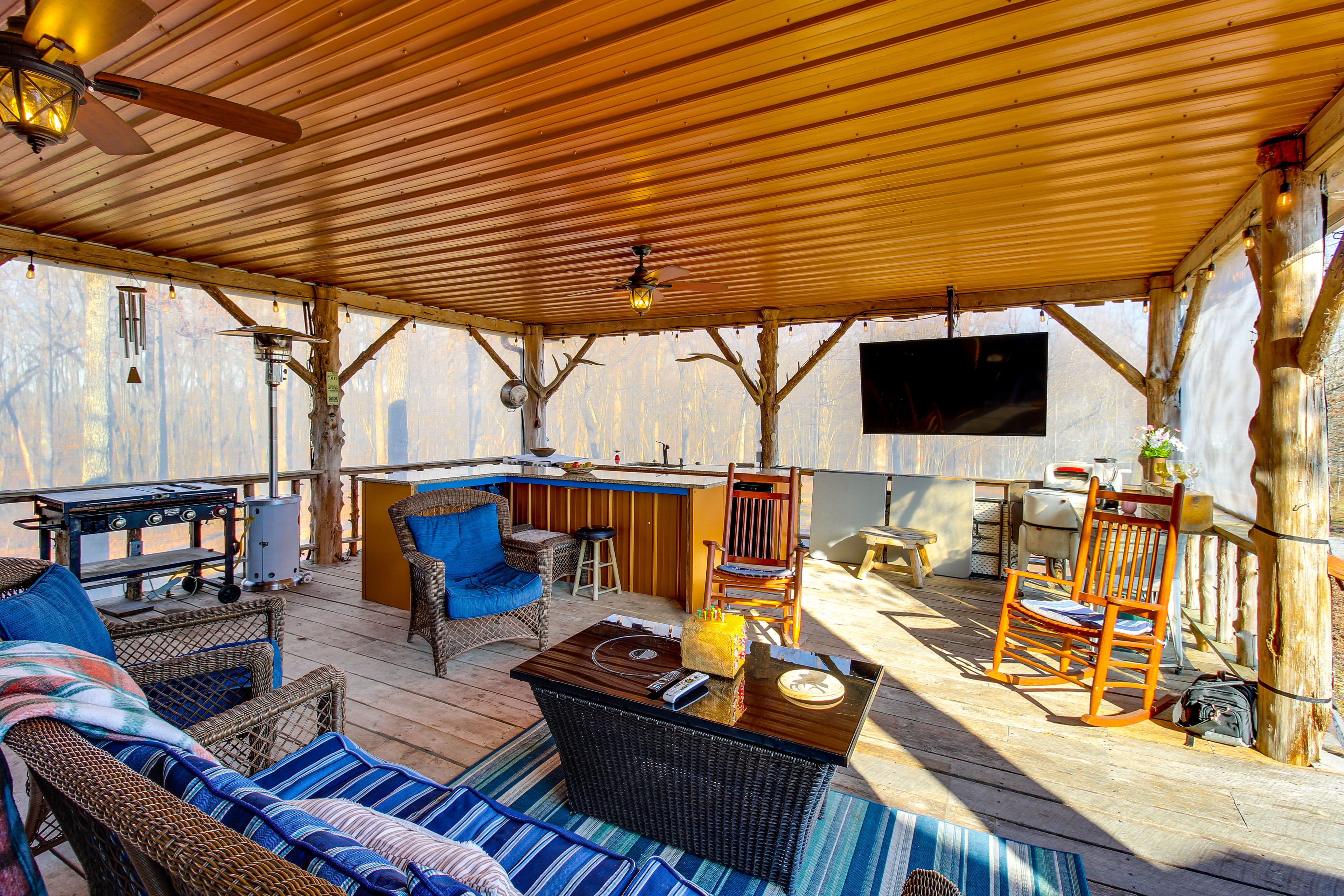 Porch | Outdoor Kitchen | Wood-Burning Fireplace | Smart TV