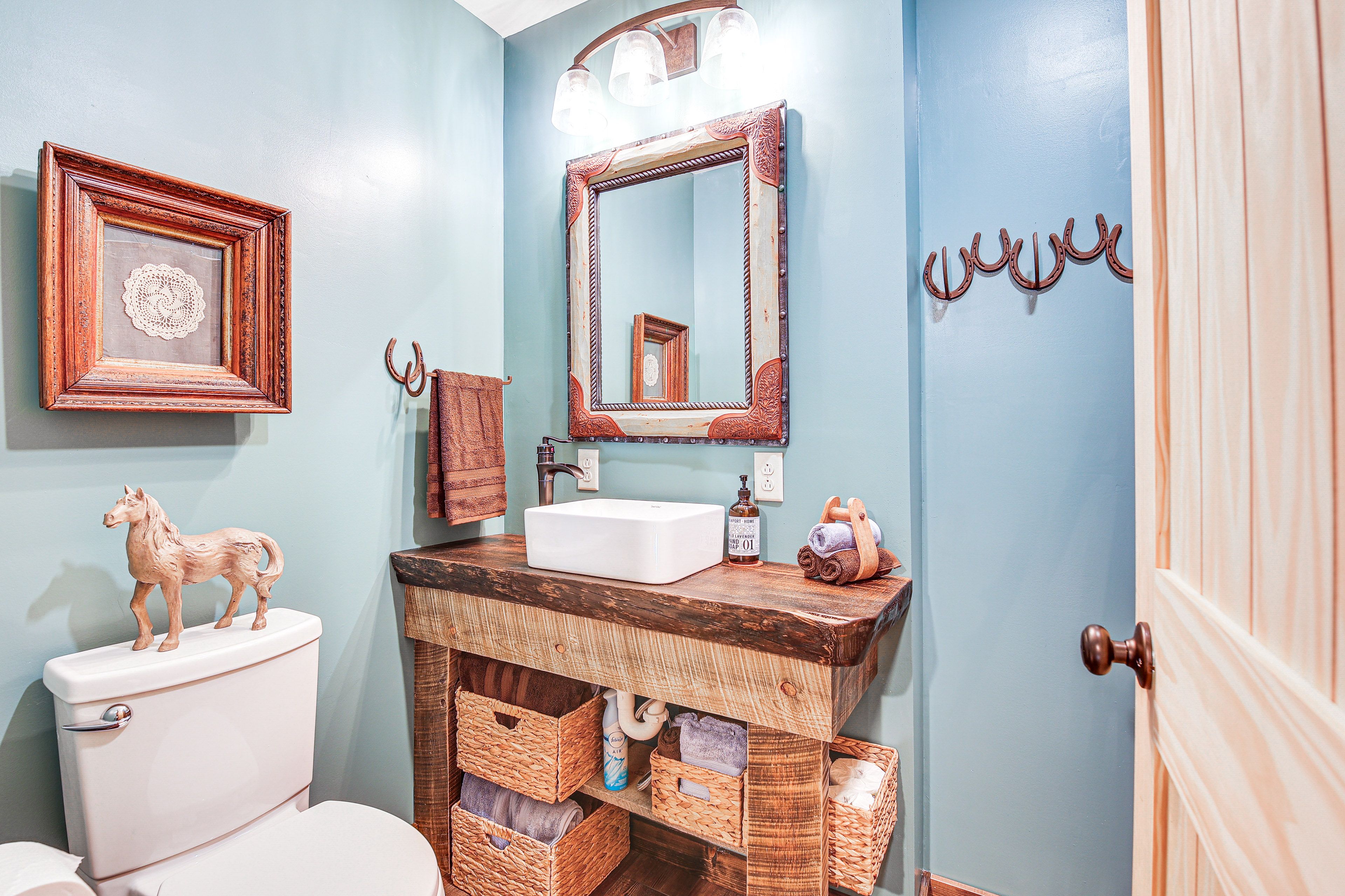 Full Bathroom | 2nd Floor