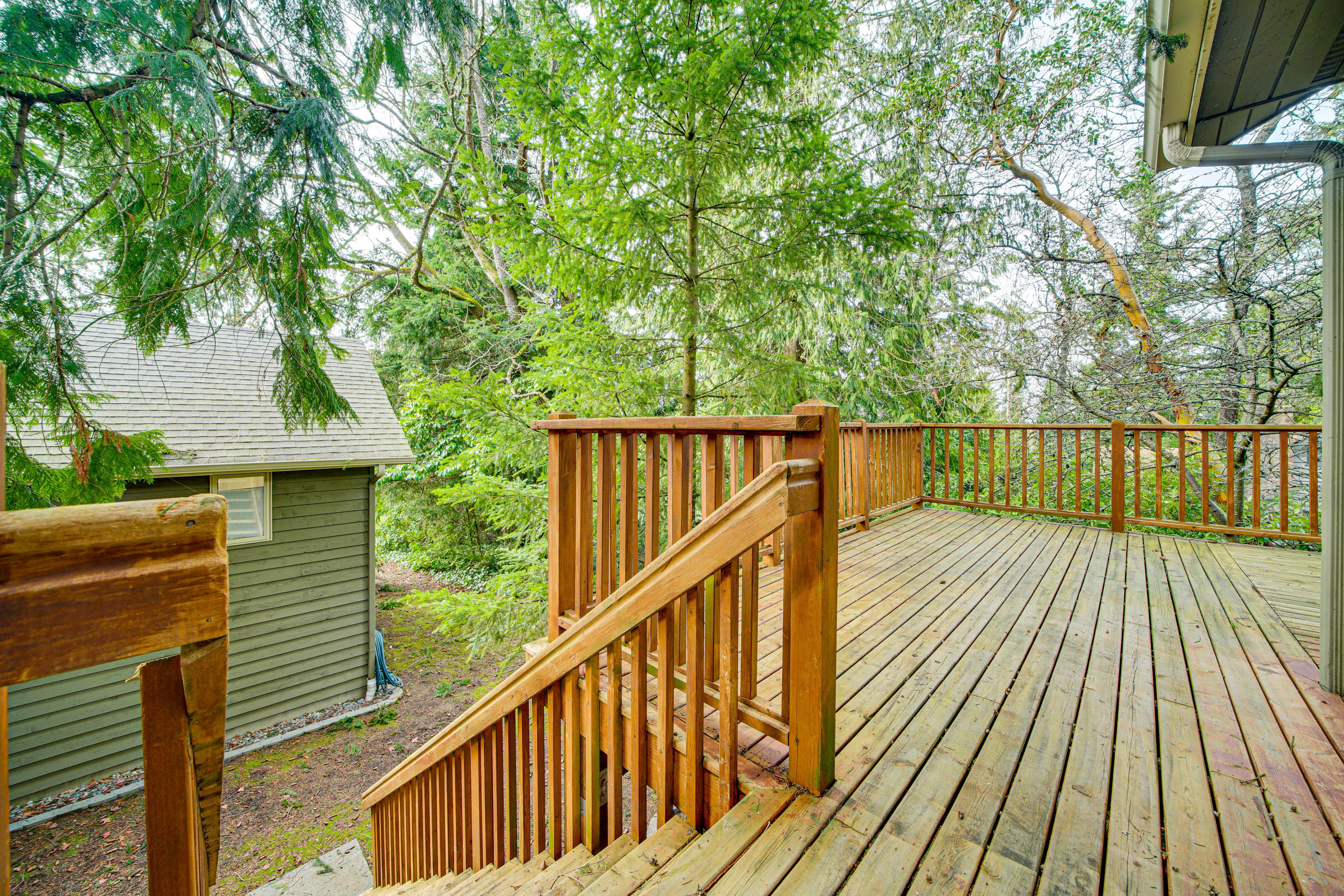 Studio Exterior | Deck w/ Seating