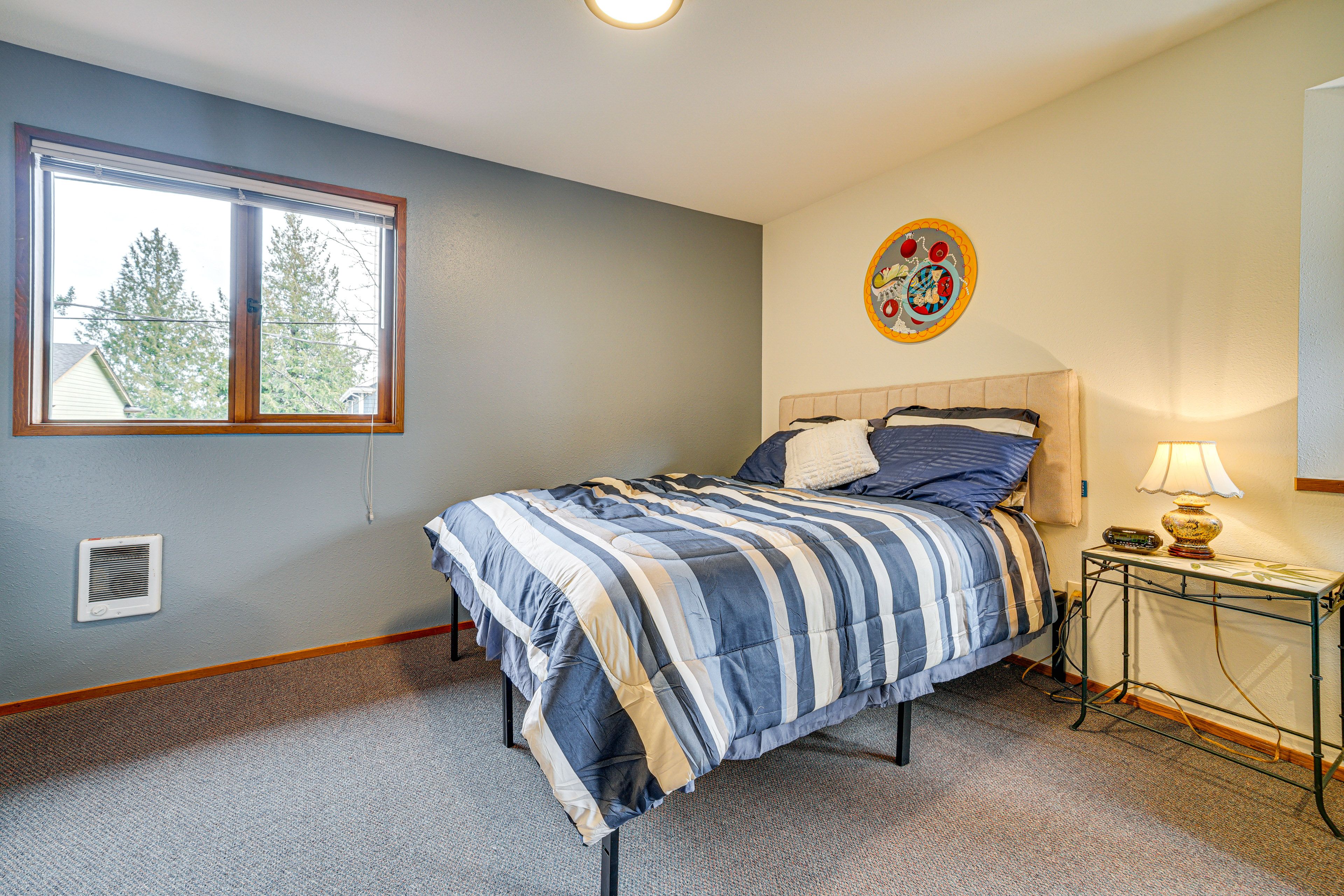 Studio | Queen Bed