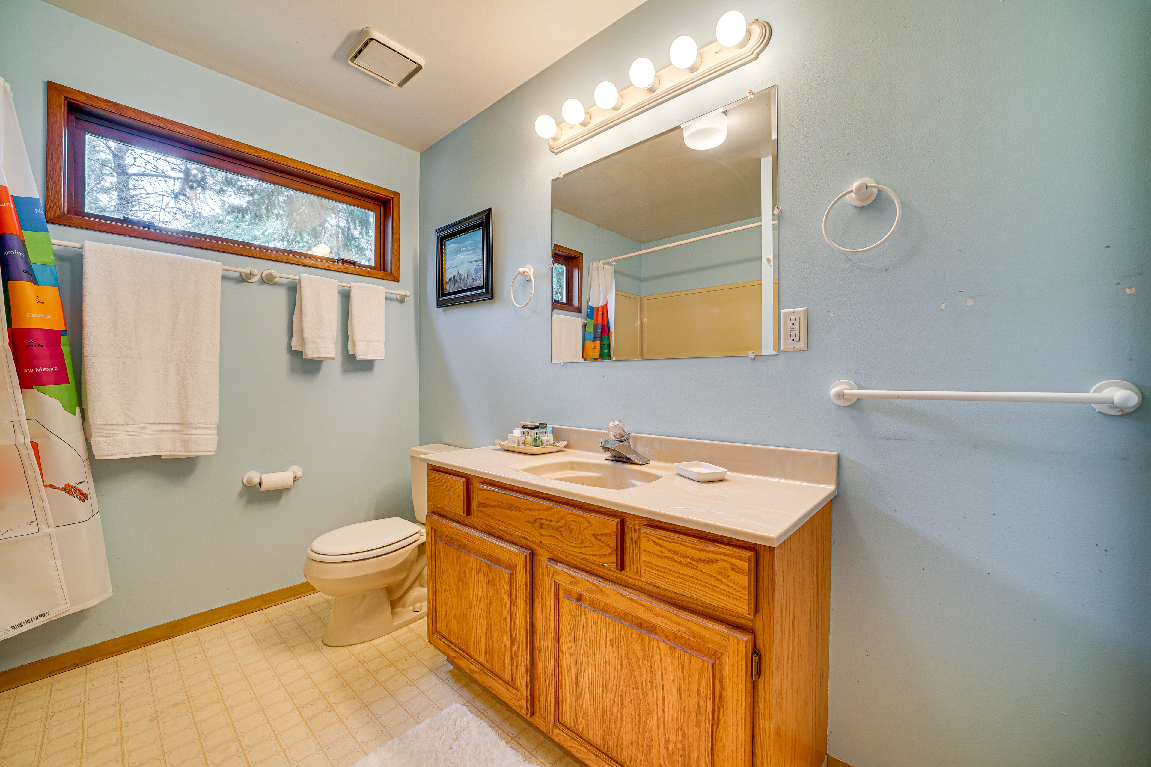 Full Bathroom | Towels Provided | Laundry