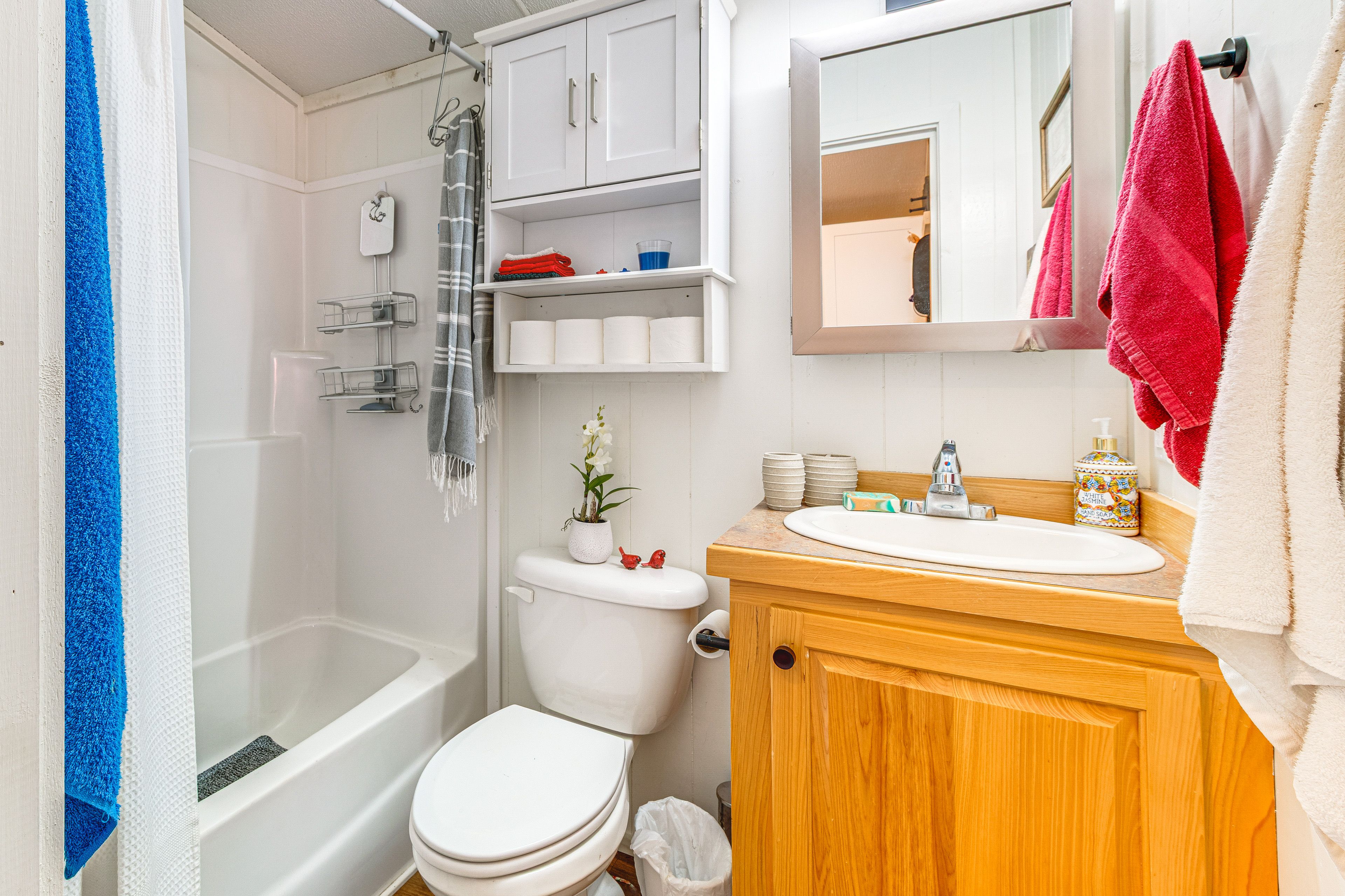 Full Bathroom | Towels Provided