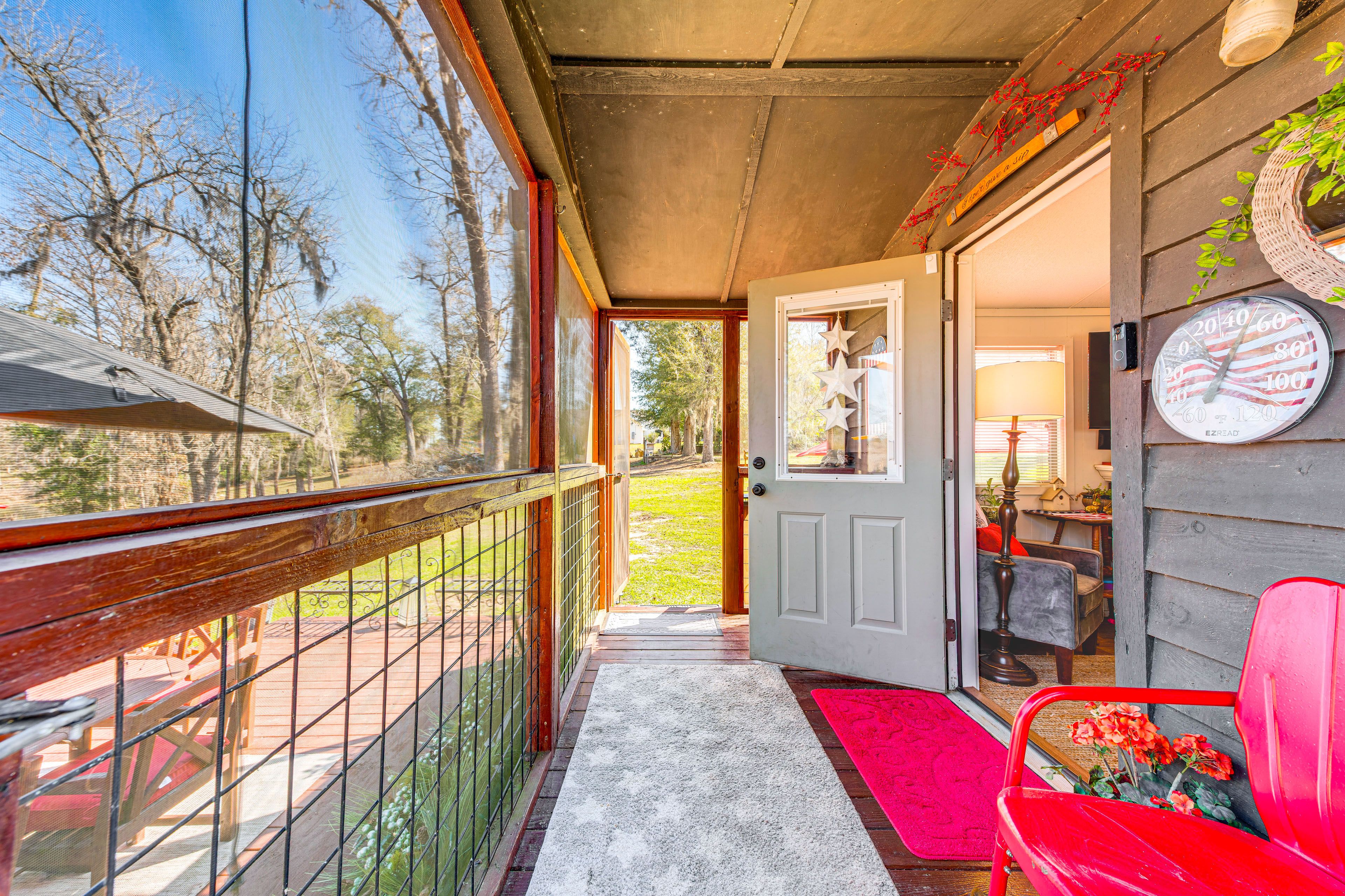Cabin Exterior | Screened Porch