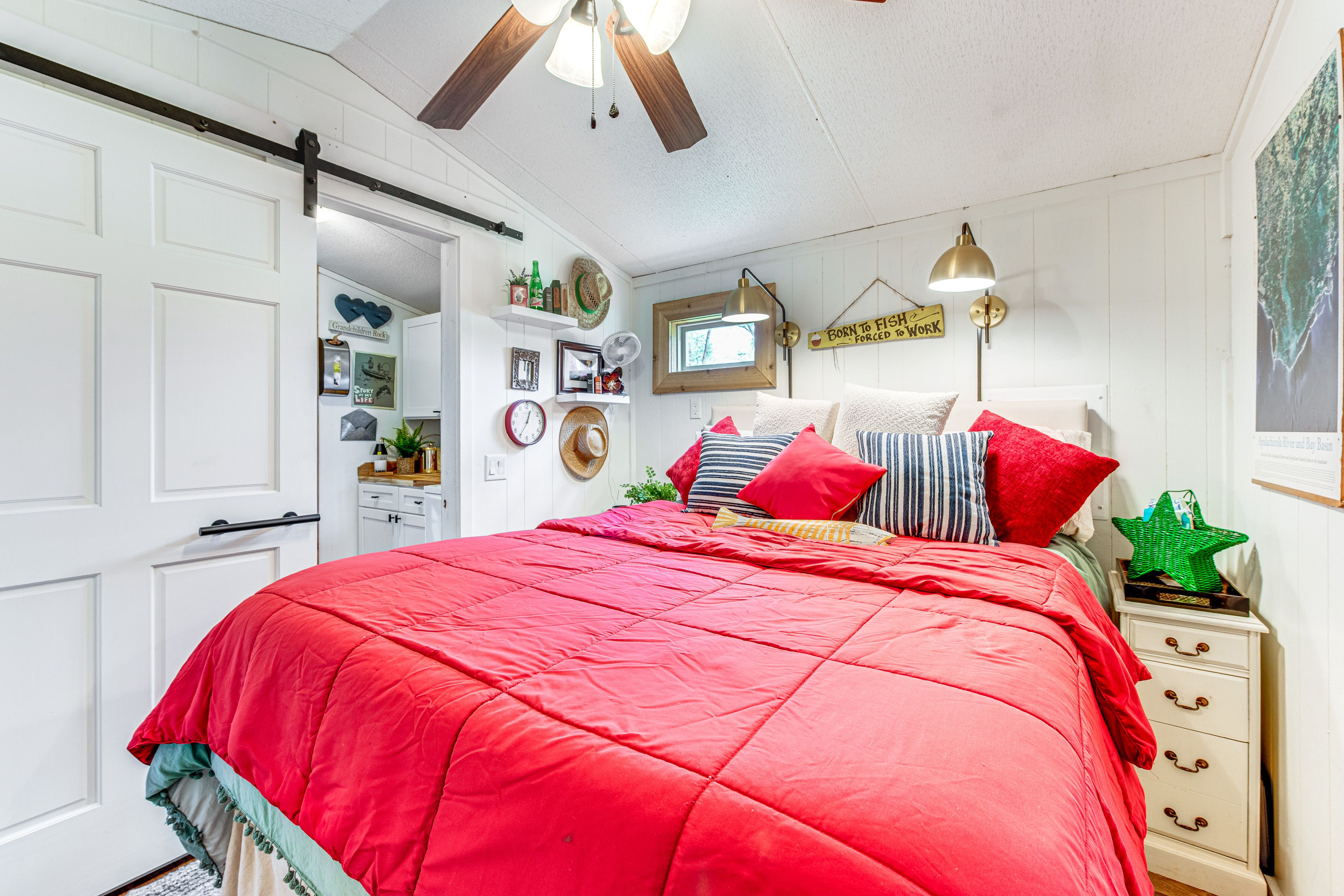 Bedroom | Queen Bed