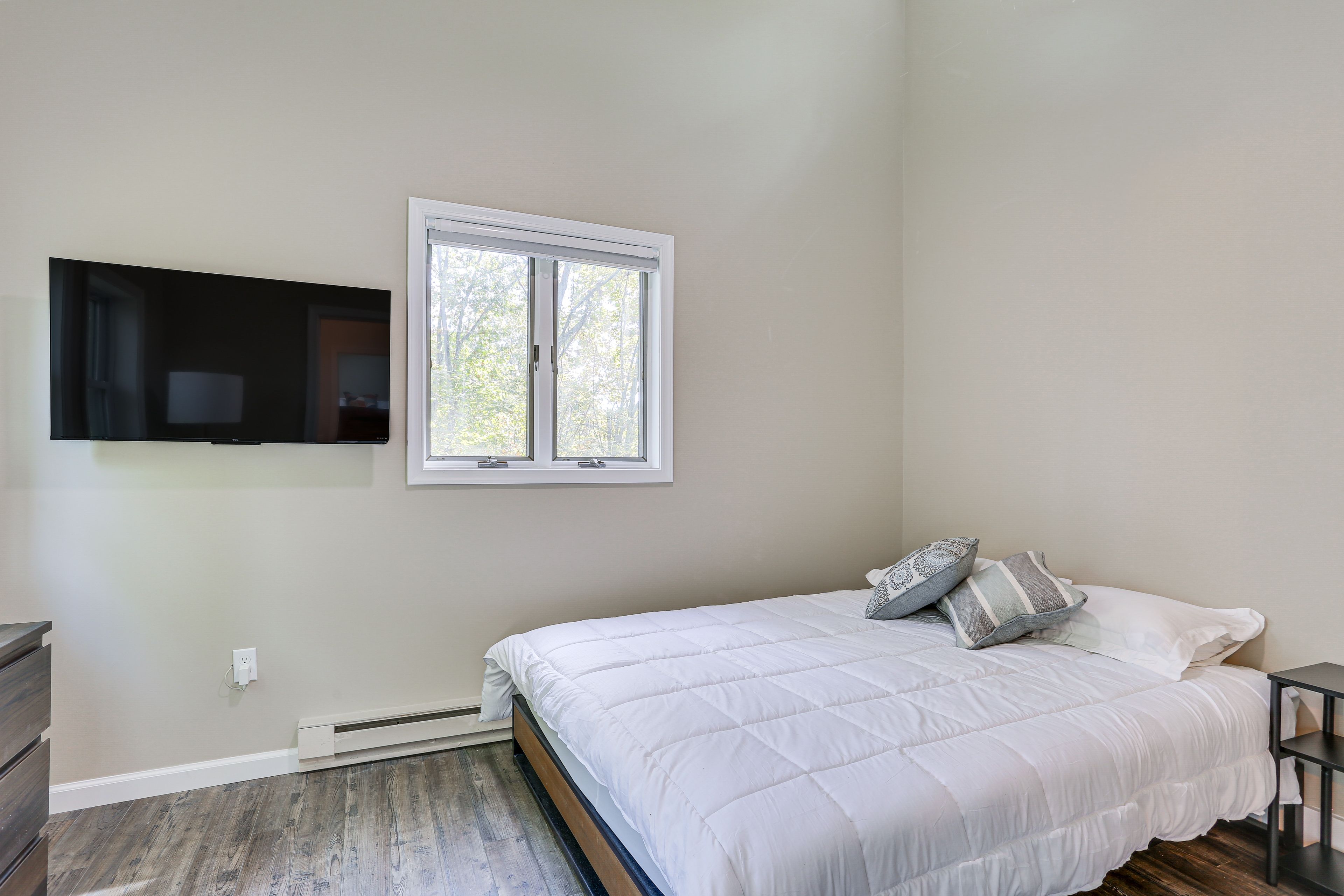 Bedroom 2 | 2nd Floor | Queen Bed