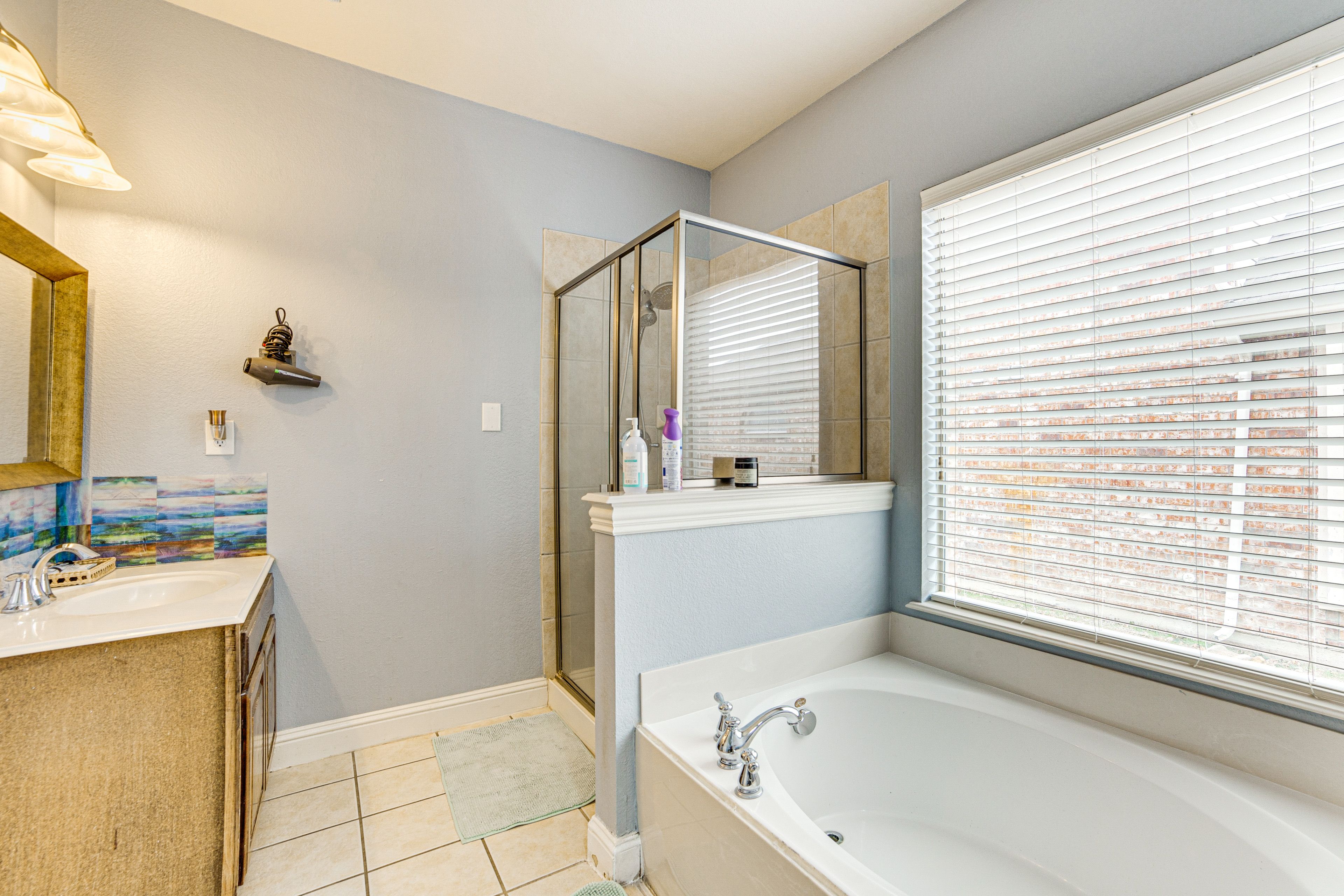 Full Bathroom | Towels Provided | Hair Dryer