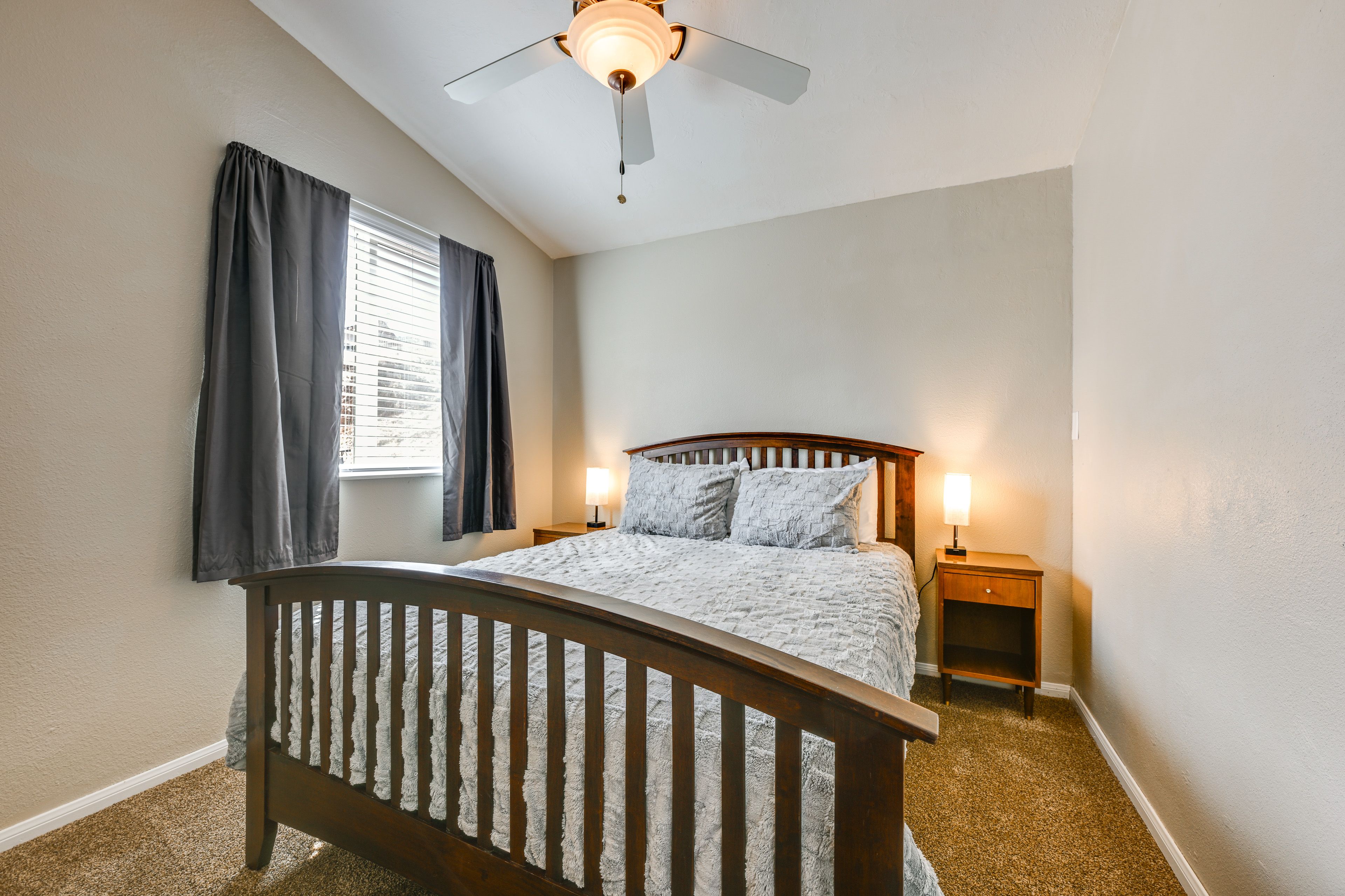 Bedroom 4 | Queen Bed