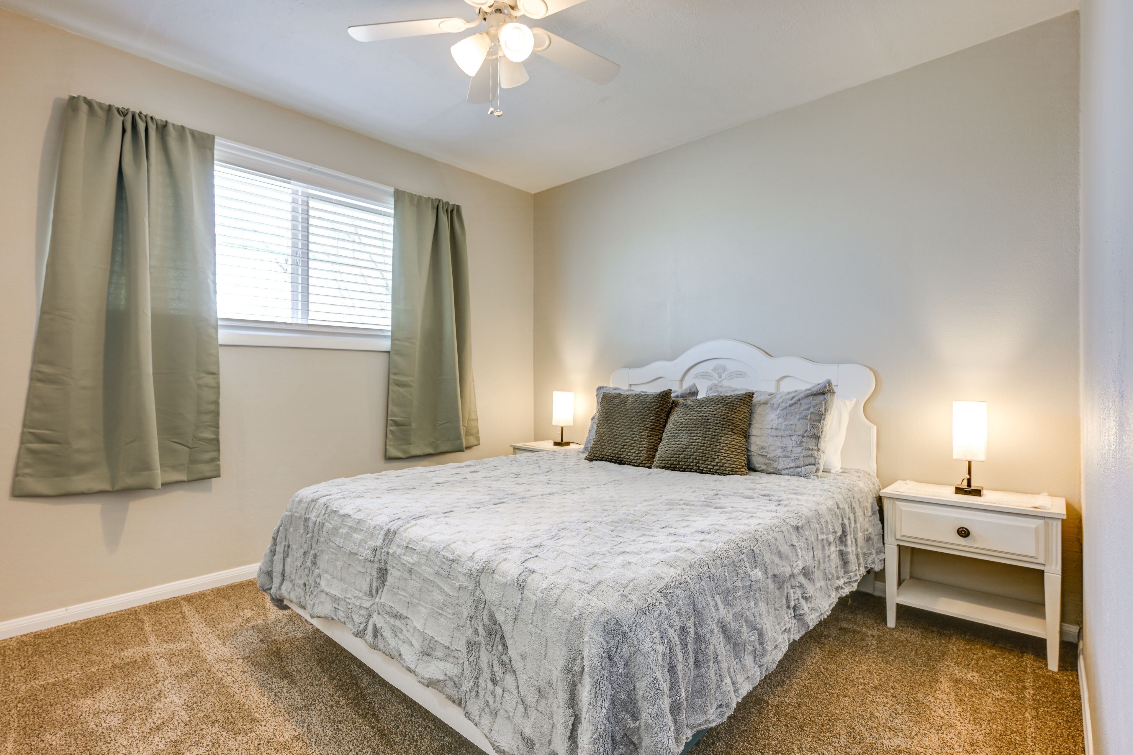 Bedroom 2 | Queen Bed