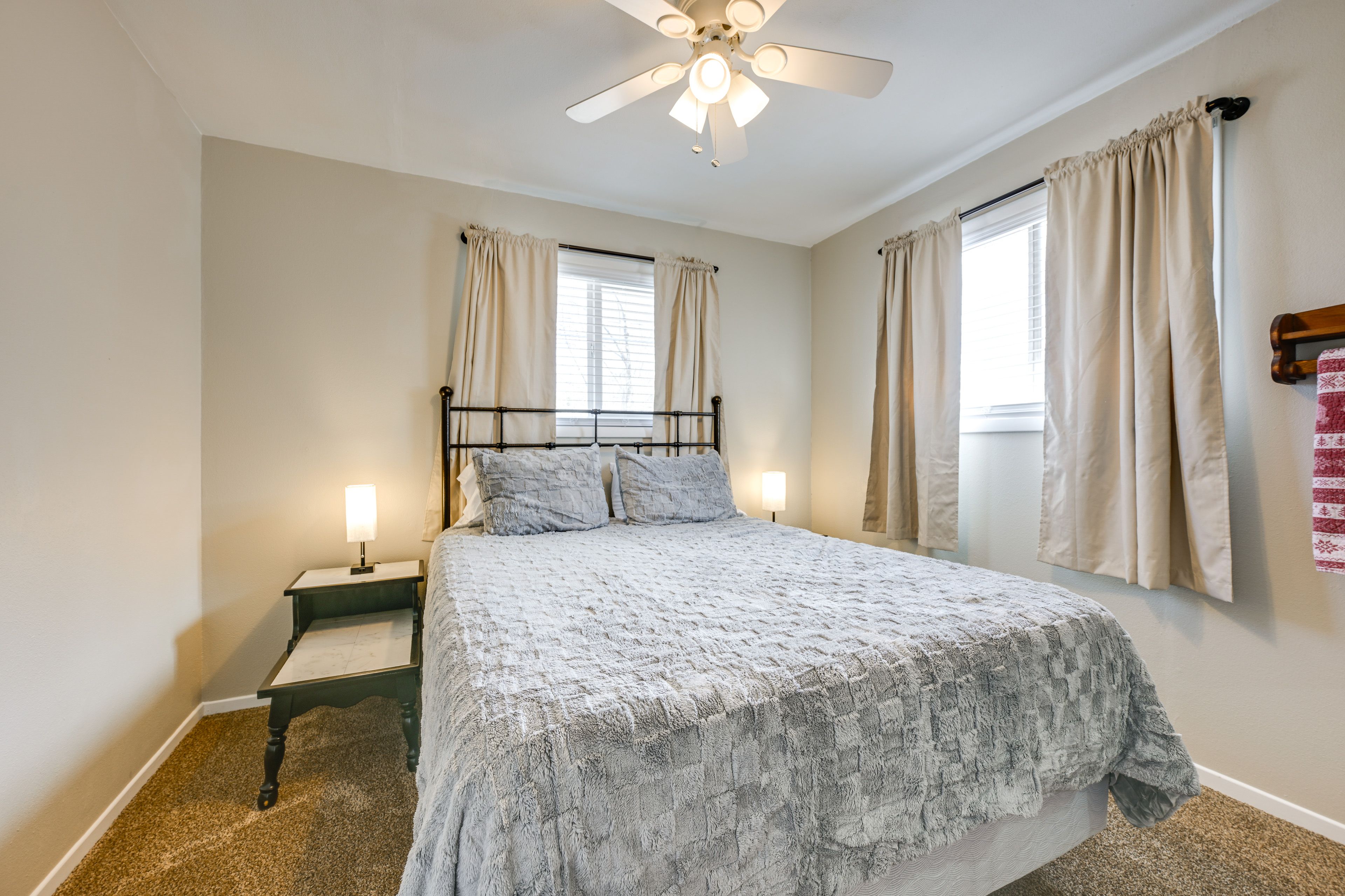 Bedroom 3 | Queen Bed