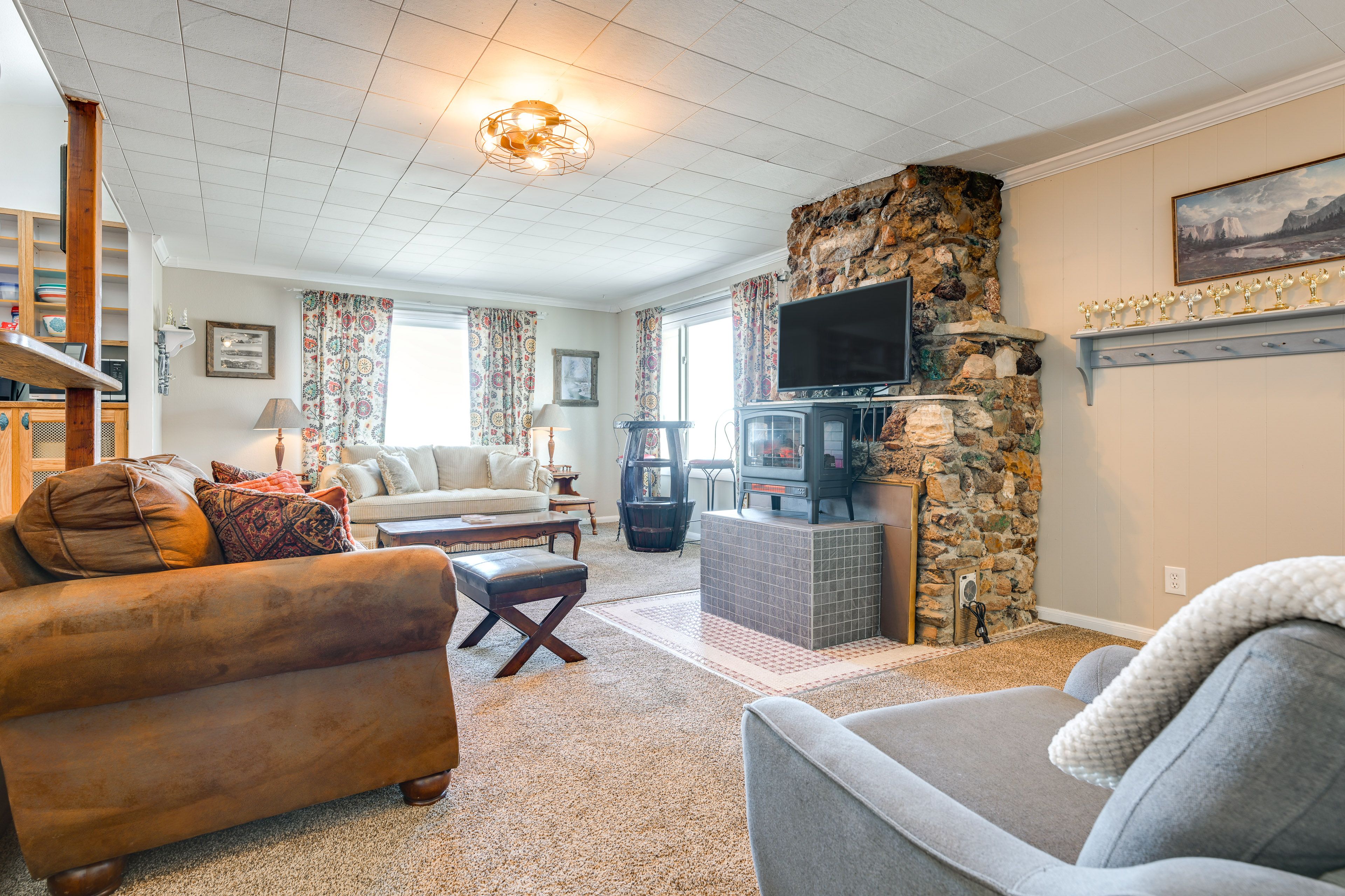 Living Room | TV | Fireplace | Board Games