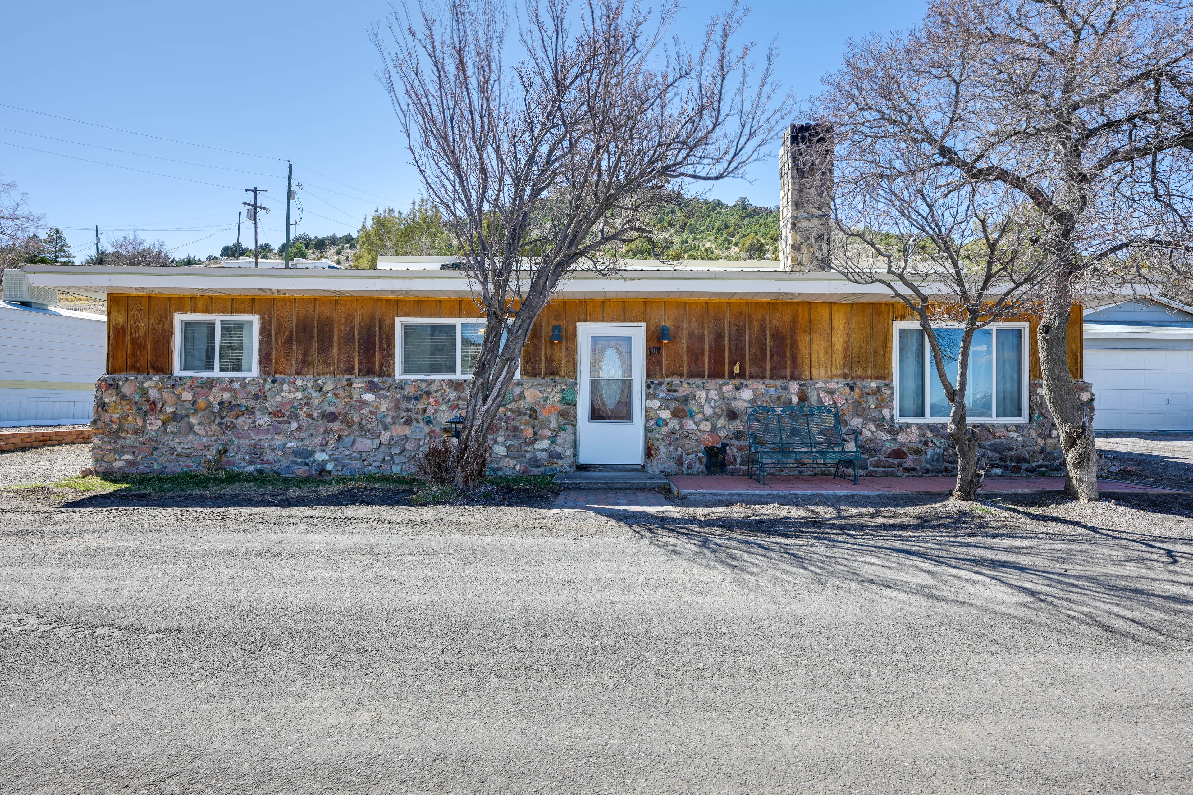 Exterior | Parking | Driveway (4 Vehicles) | Trailer