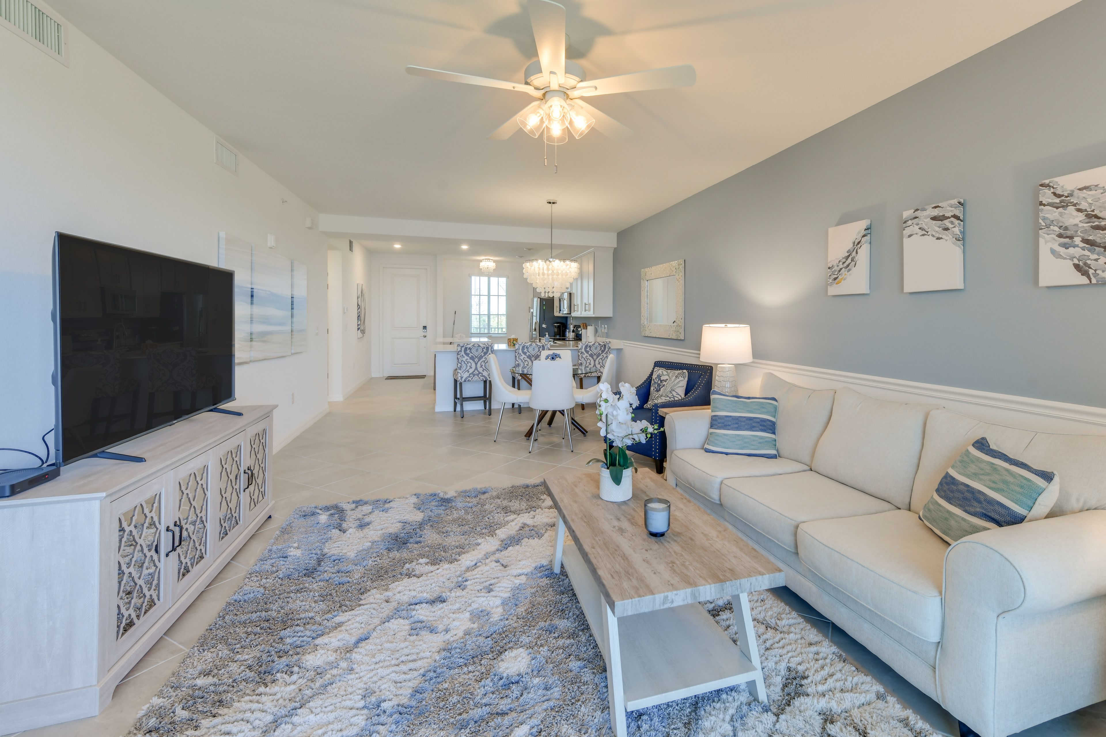 Living Room | Central A/C & Heating | Free WiFi