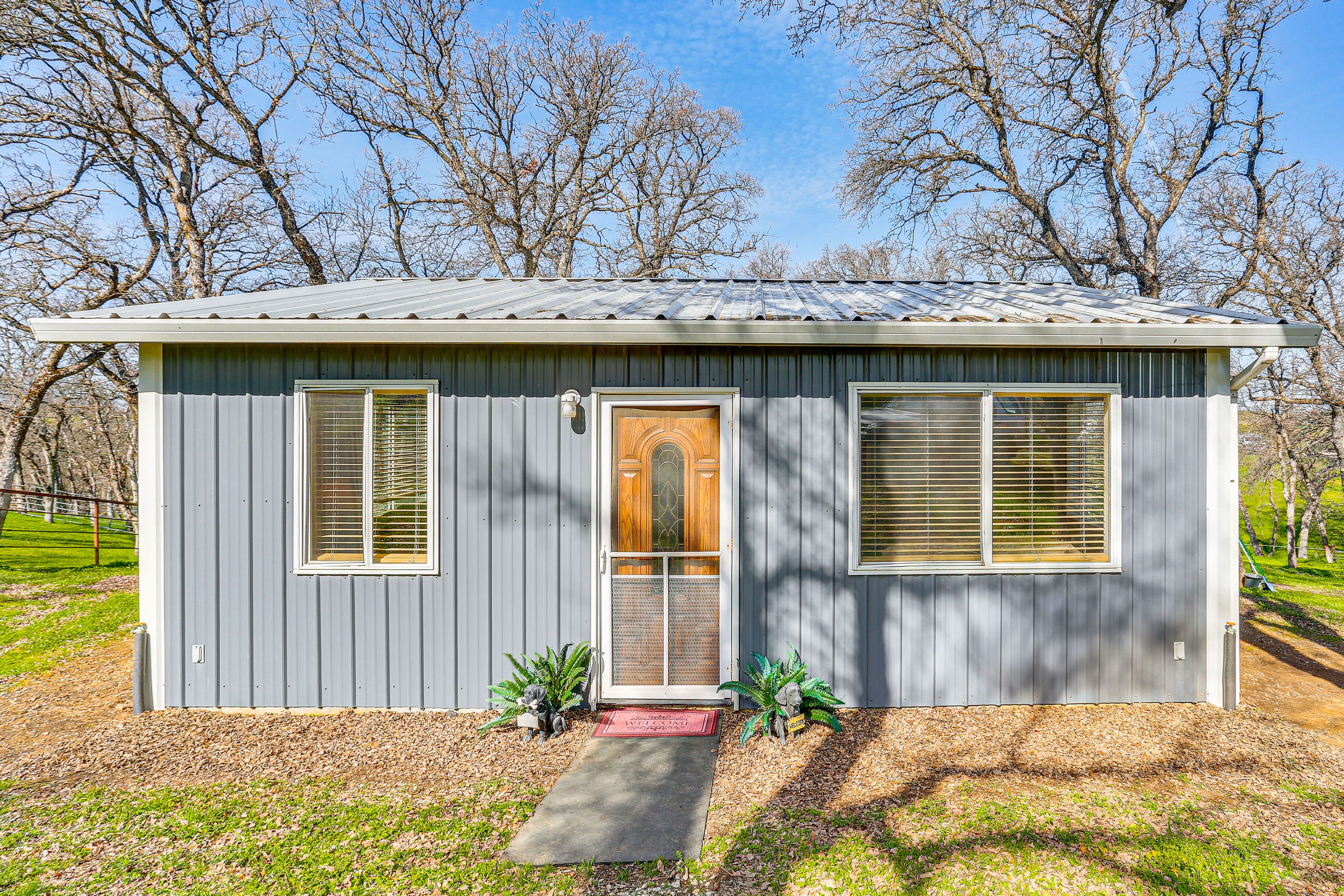 Red Bluff Vacation Rental | 2BR | 1BA | Step-Free Access | 560 Sq Ft