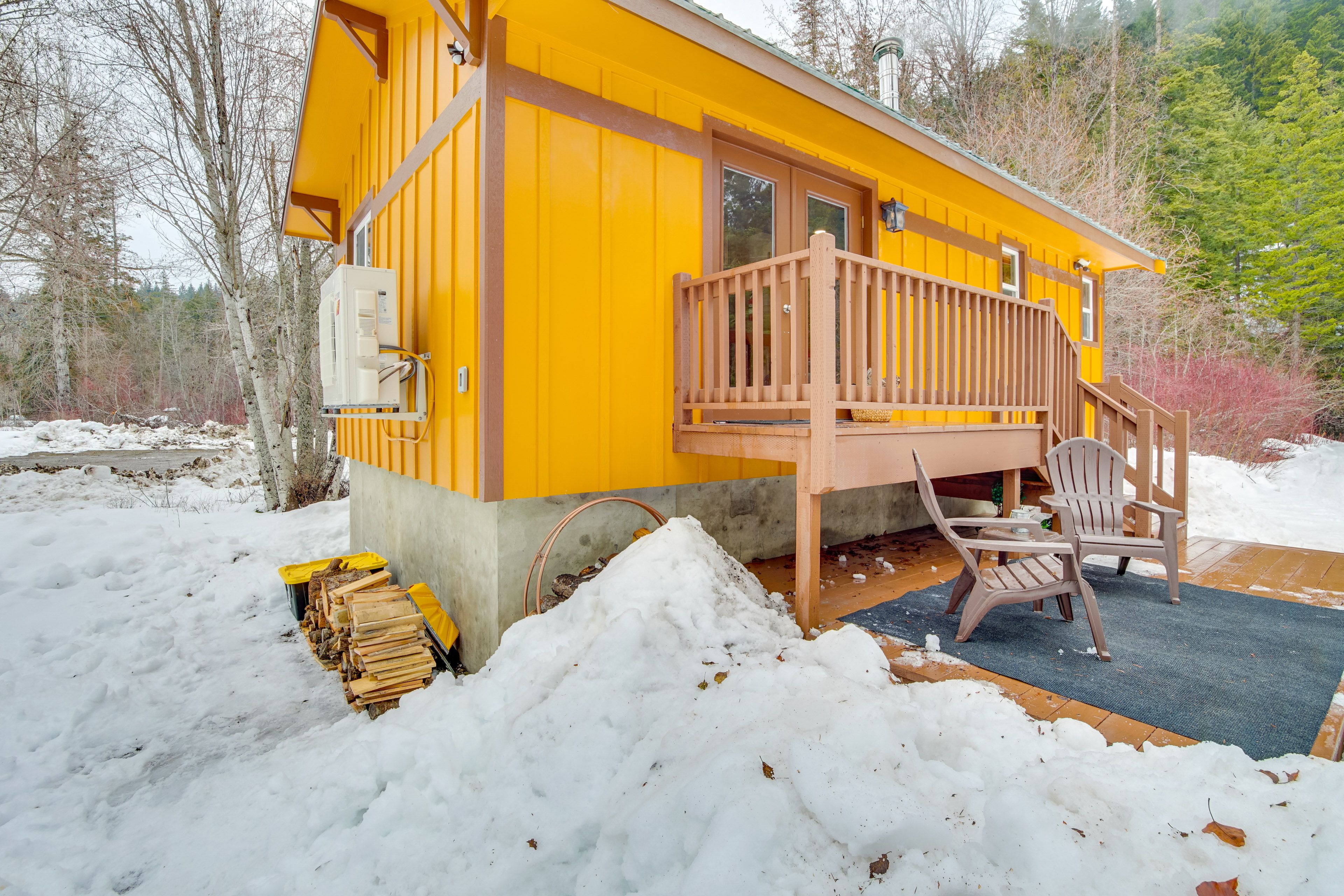 Cabin Exterior | Deck