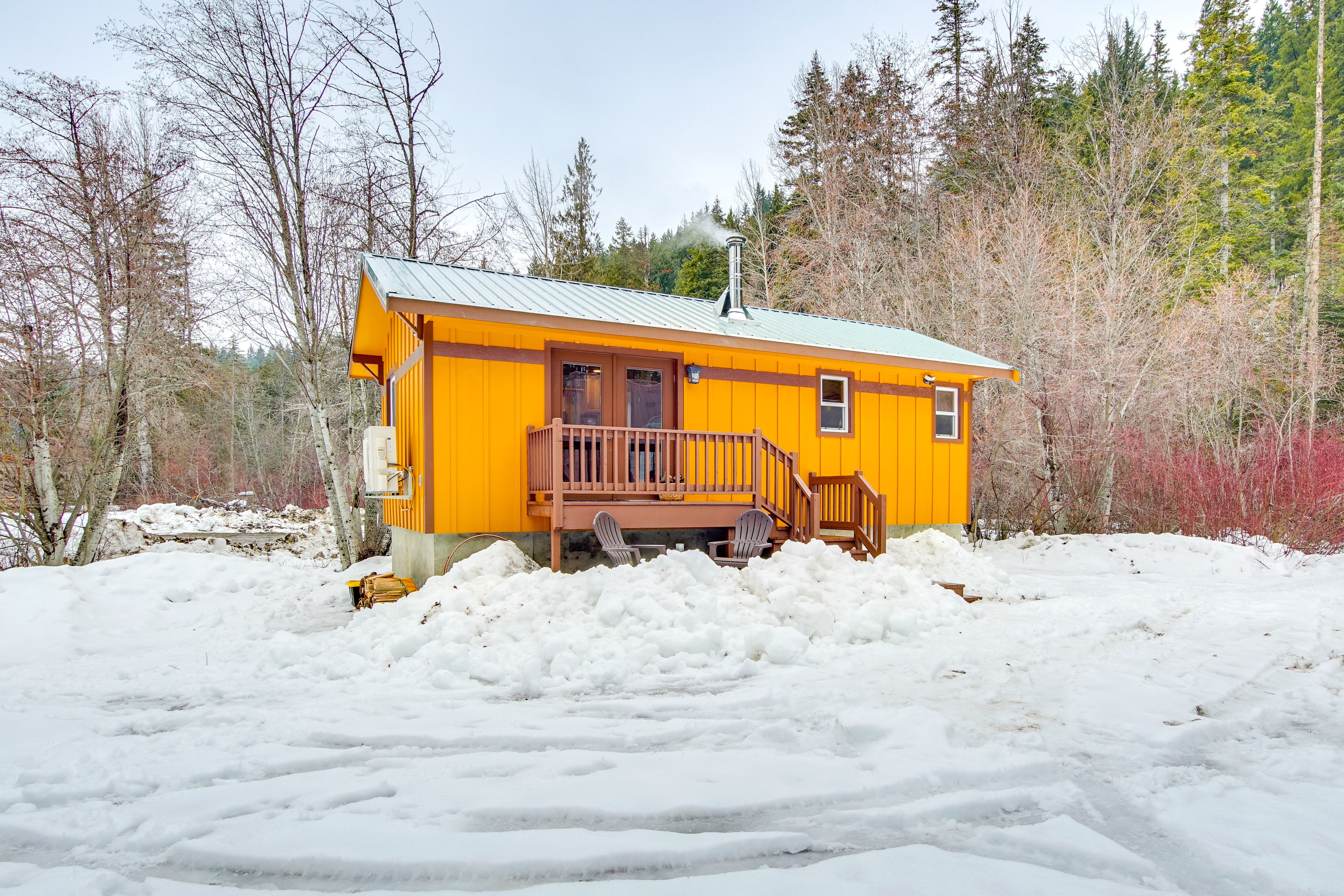 Cle Elum Vacation Rental | 1BR | 1.5BA | 450 Sq Ft | 8 Steps to Enter