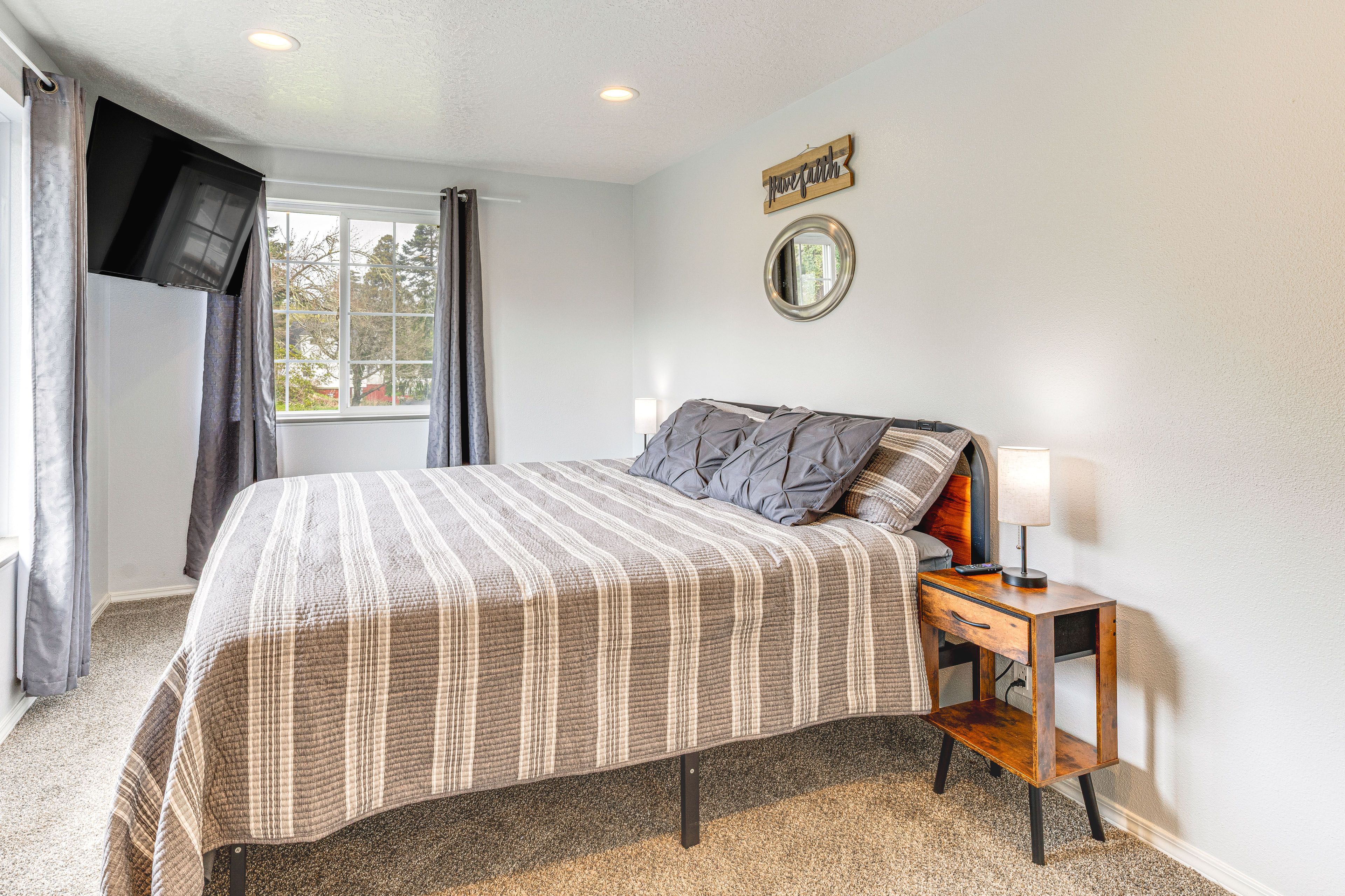 Bedroom 2 | Queen Bed | 1st Floor