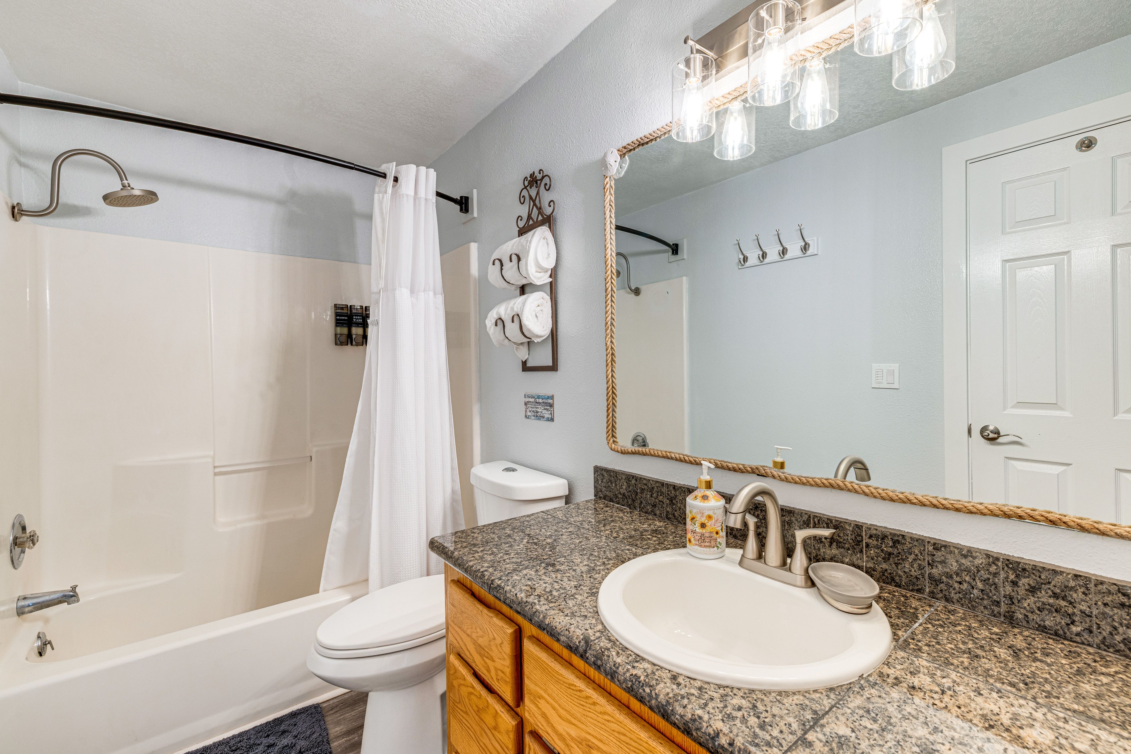 Full Bath | 2nd Floor