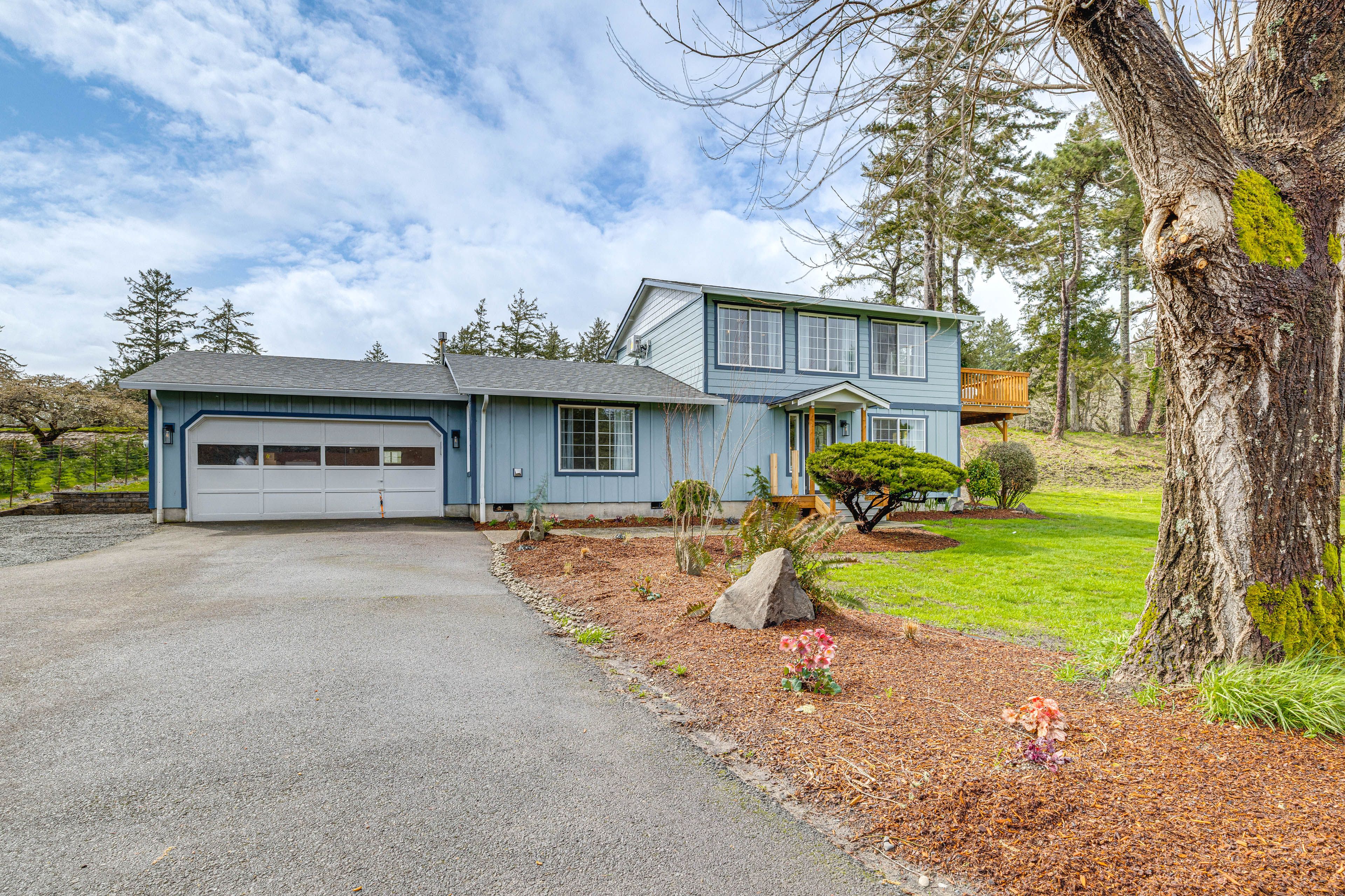 Parking | Driveway (6 Vehicles) | Gravel Parking Area (4 Vehicles) | RV/Trailer