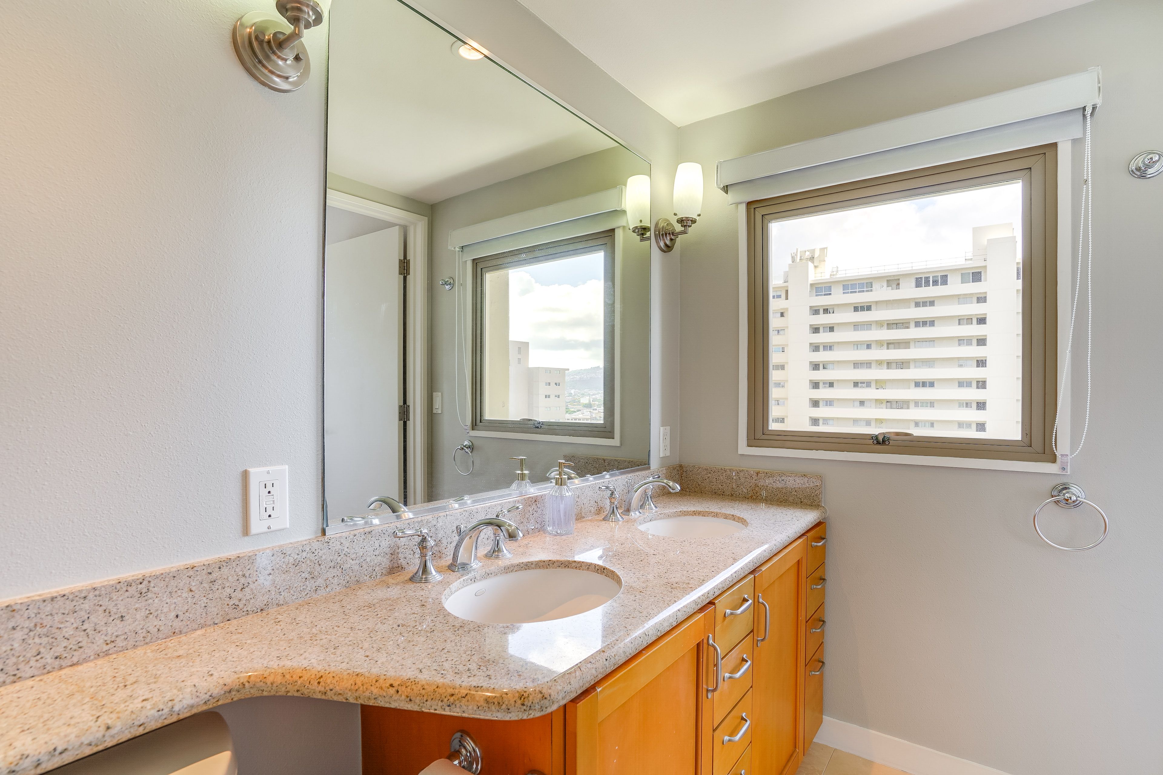 En-Suite Bathroom | Towels Provided