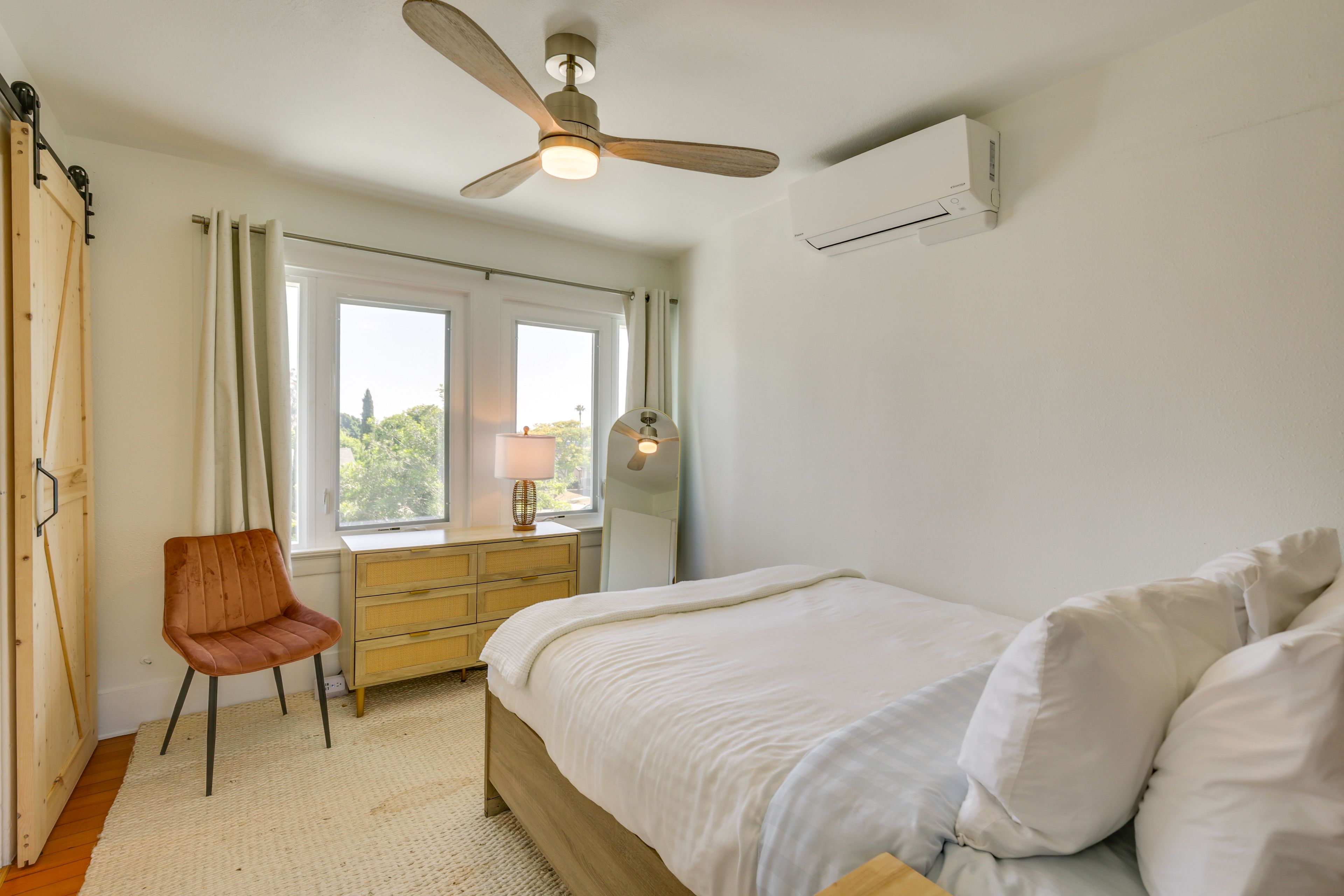 Bedroom | Full Bed | Linens Provided