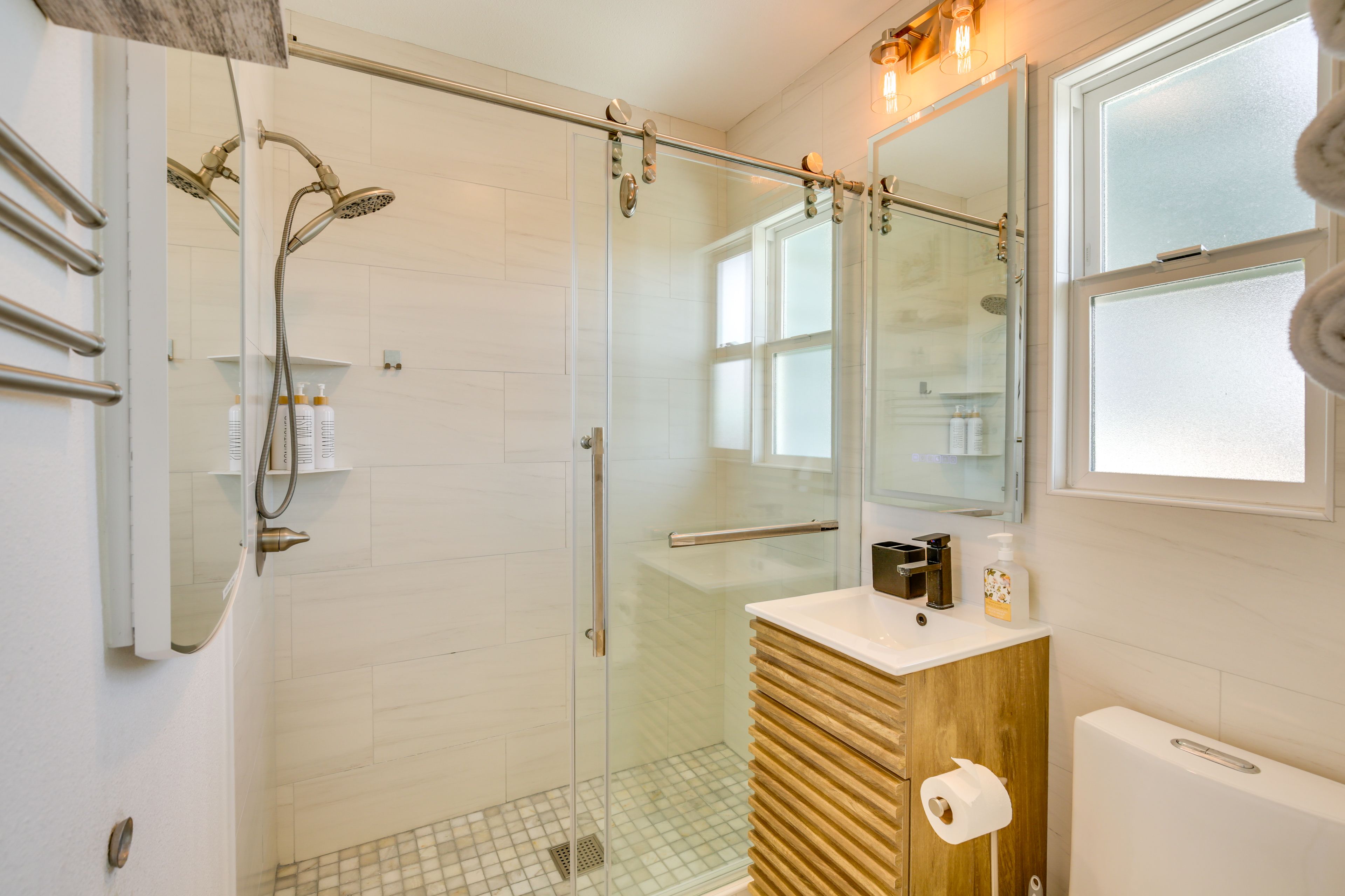 Full Bathroom | Towels Provided