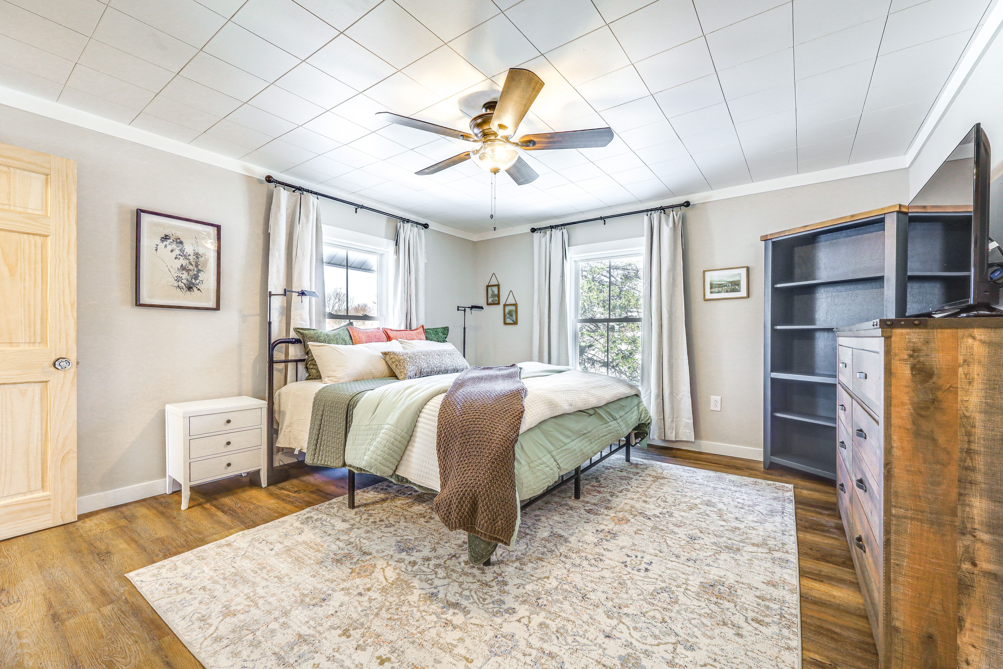 Bedroom 2 | King Bed | 2nd Floor