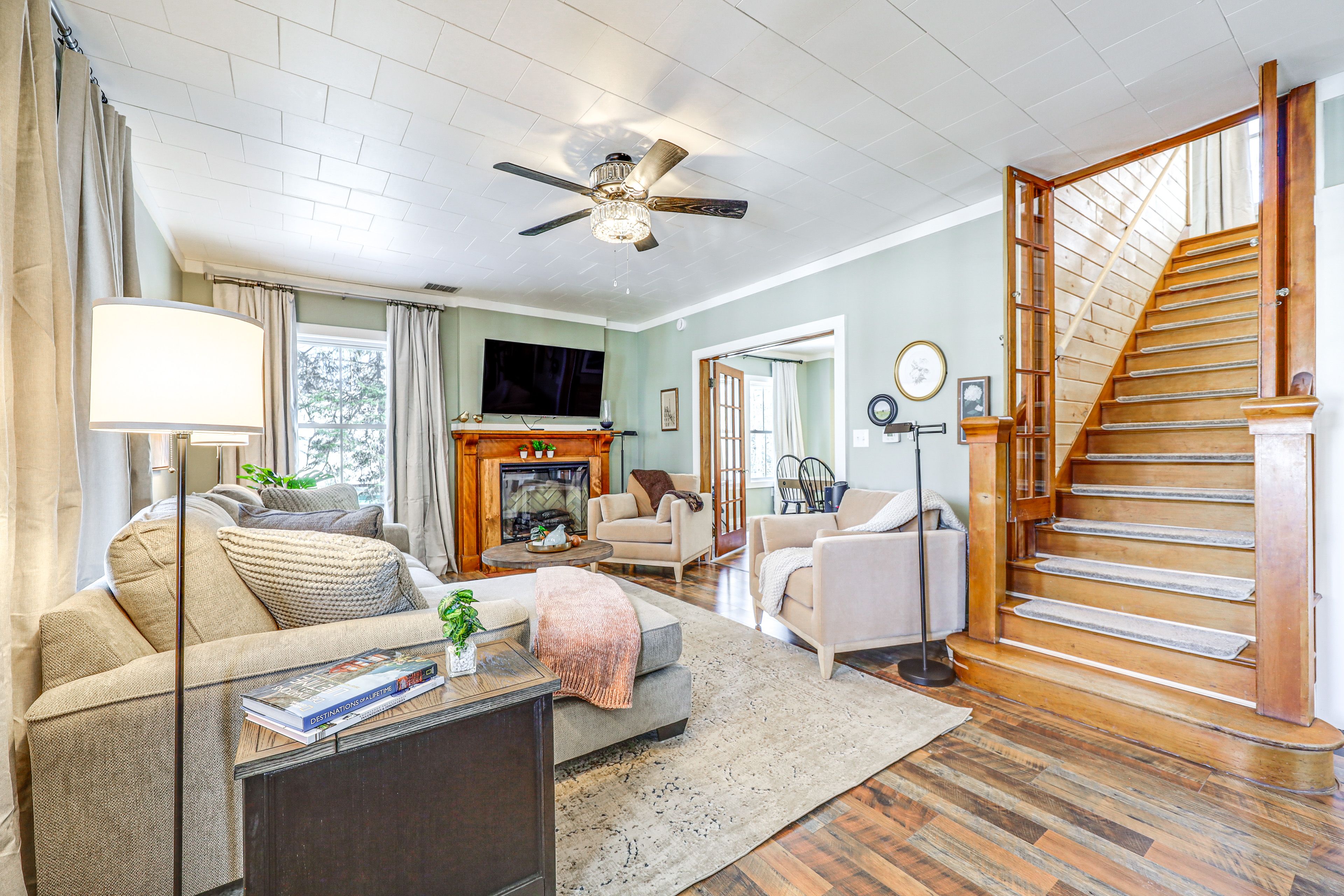 Living Room | Free WiFi | Central Heating | 1st Floor