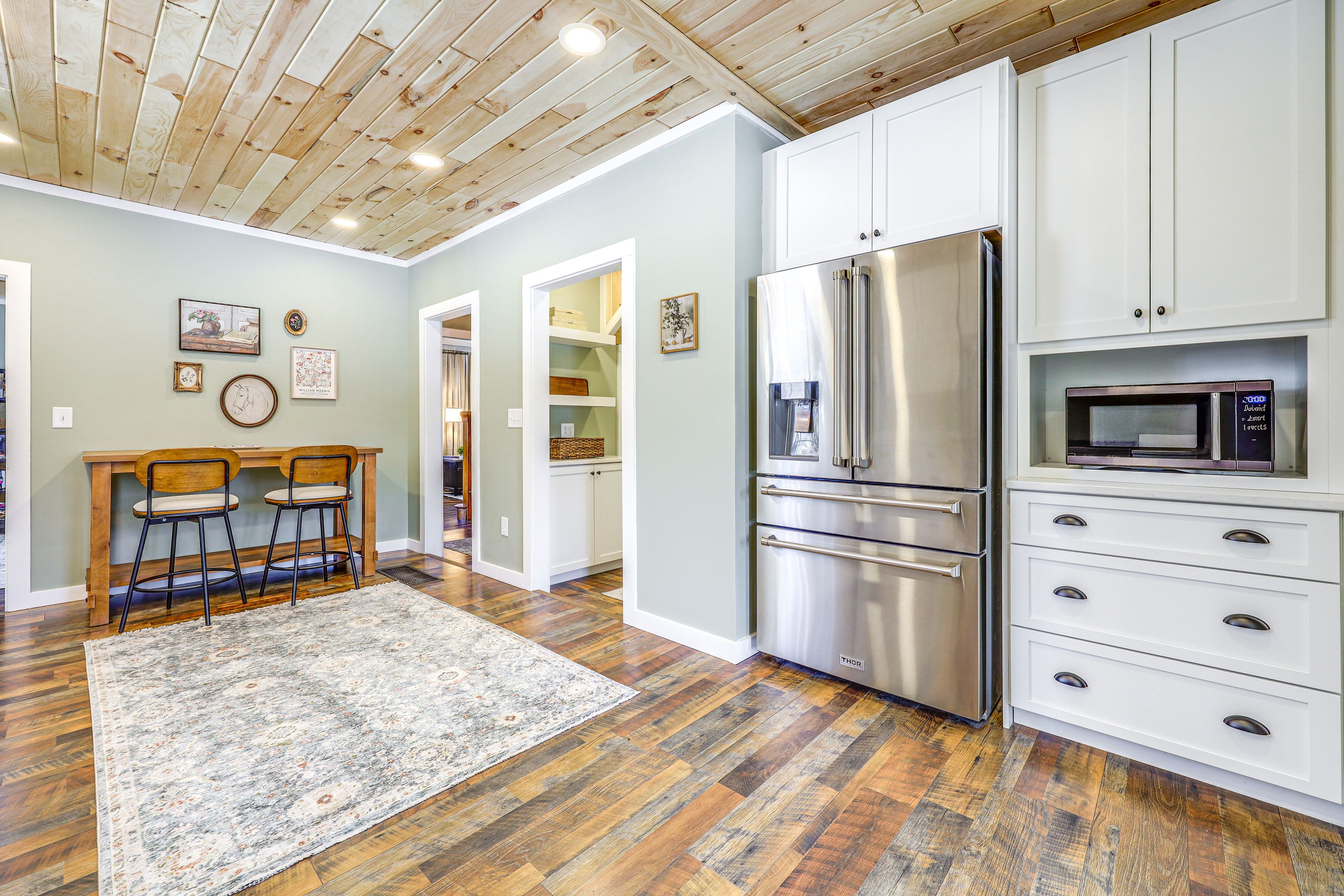 Kitchen | Breakfast Bar | 1st Floor