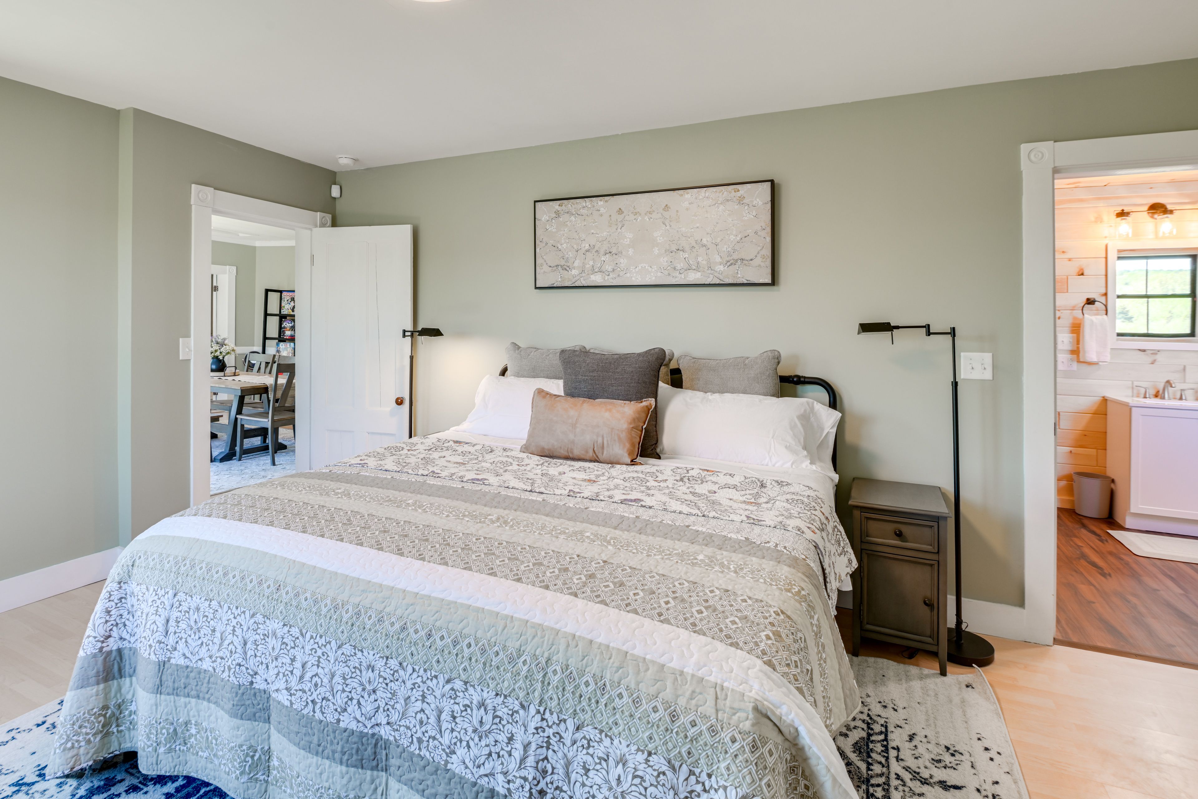 Bedroom 1 | King Bed | 1st Floor