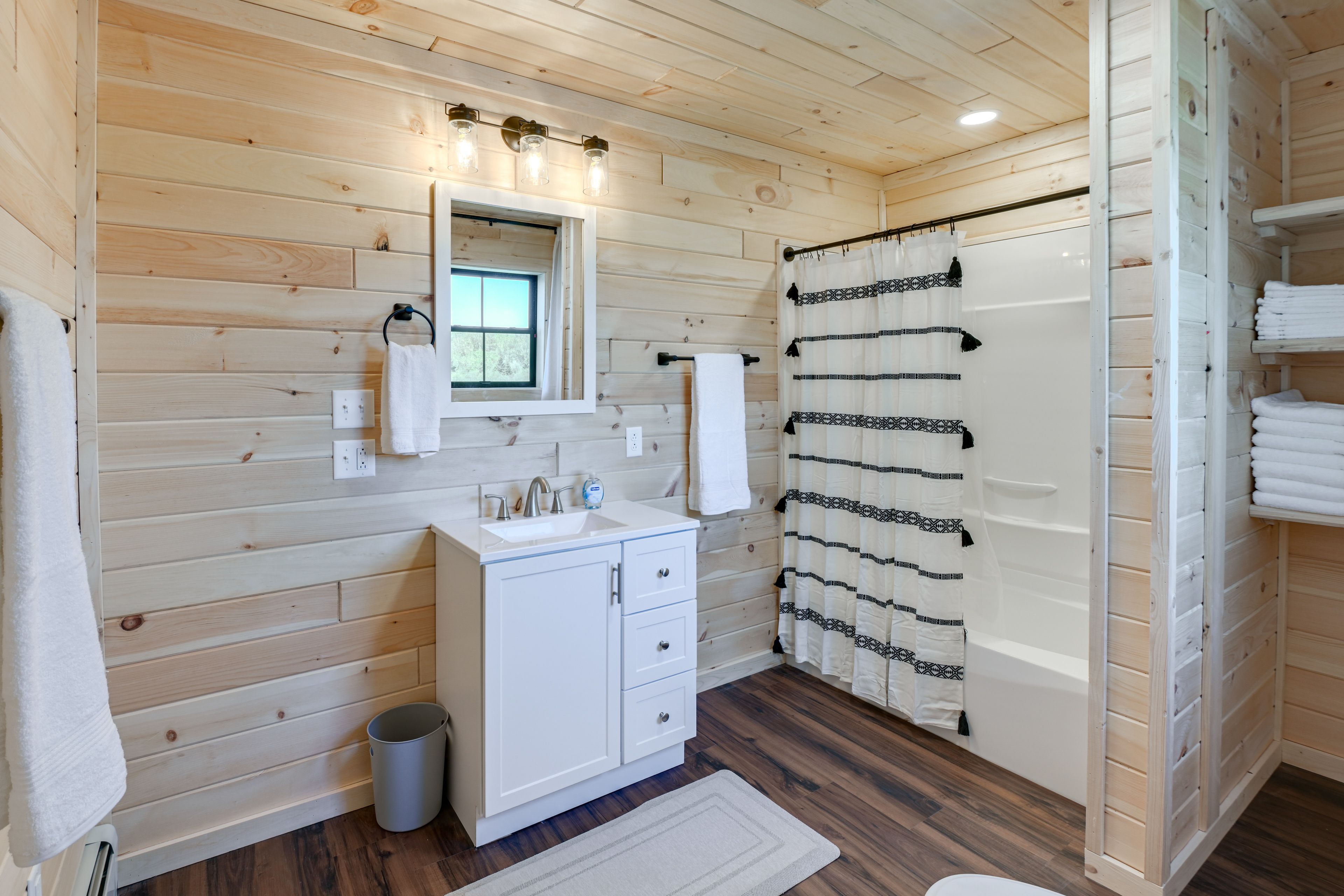 En-Suite Bathroom | 1st Floor