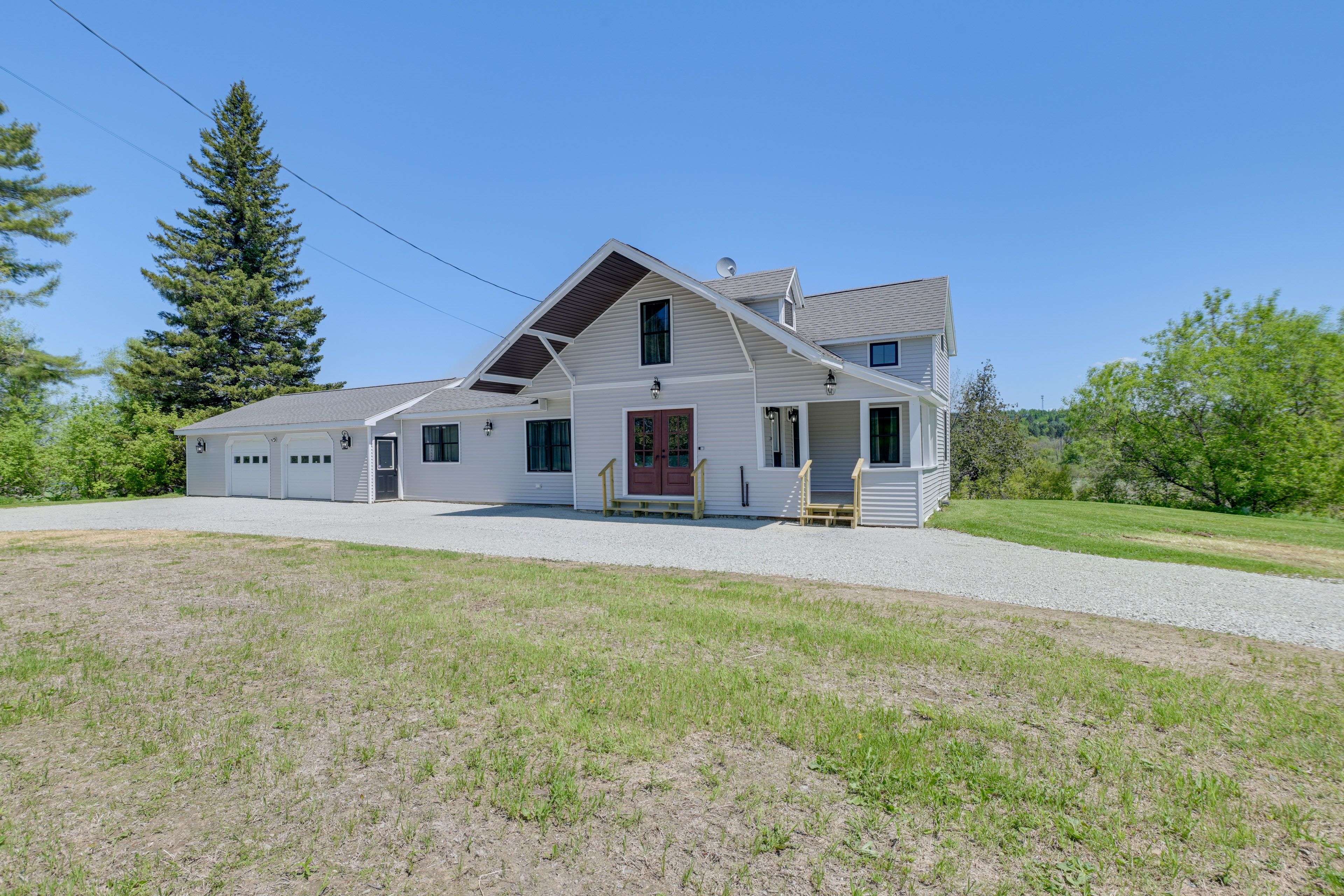 House Exterior | Garage (2 Vehicles) | Driveway (5 Vehicles)