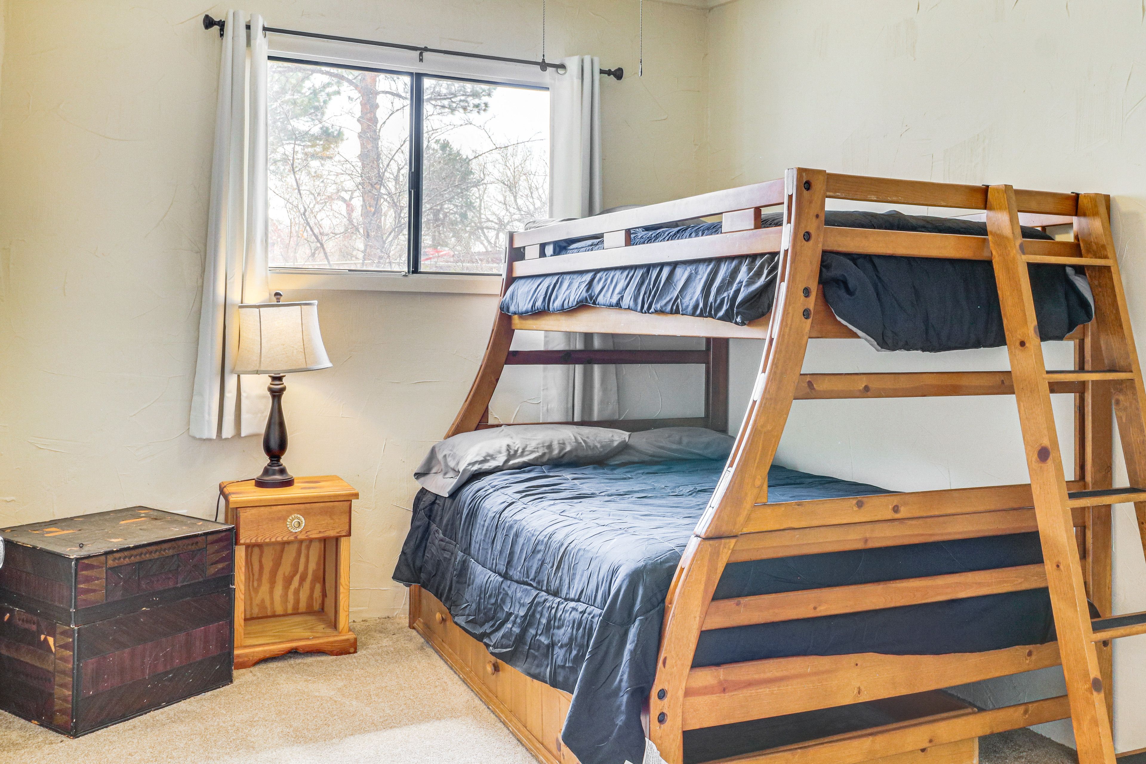 Bedroom 2 | Twin/Full Bunk Bed