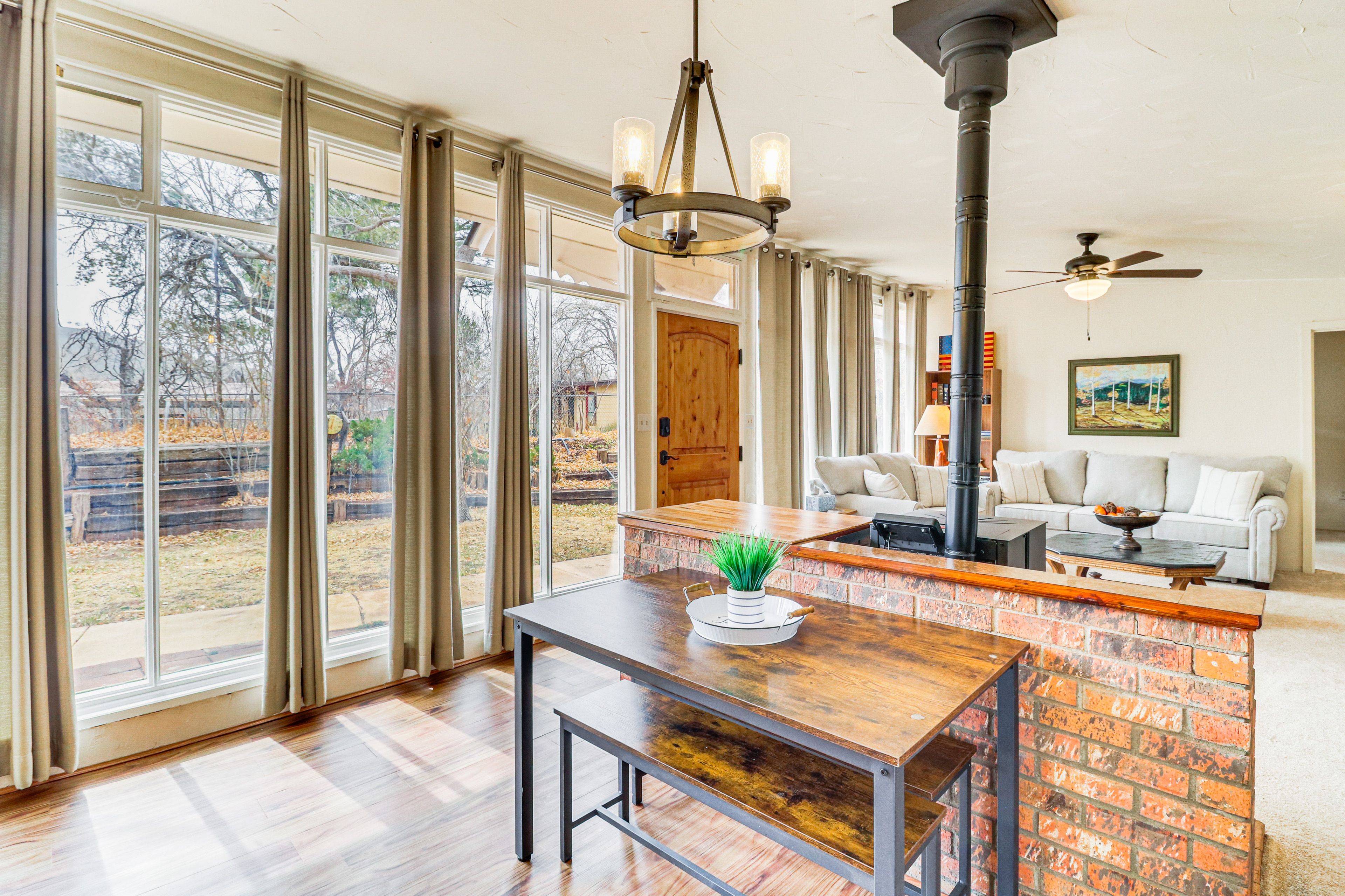 Dining Area | Dishware/Flatware Provided