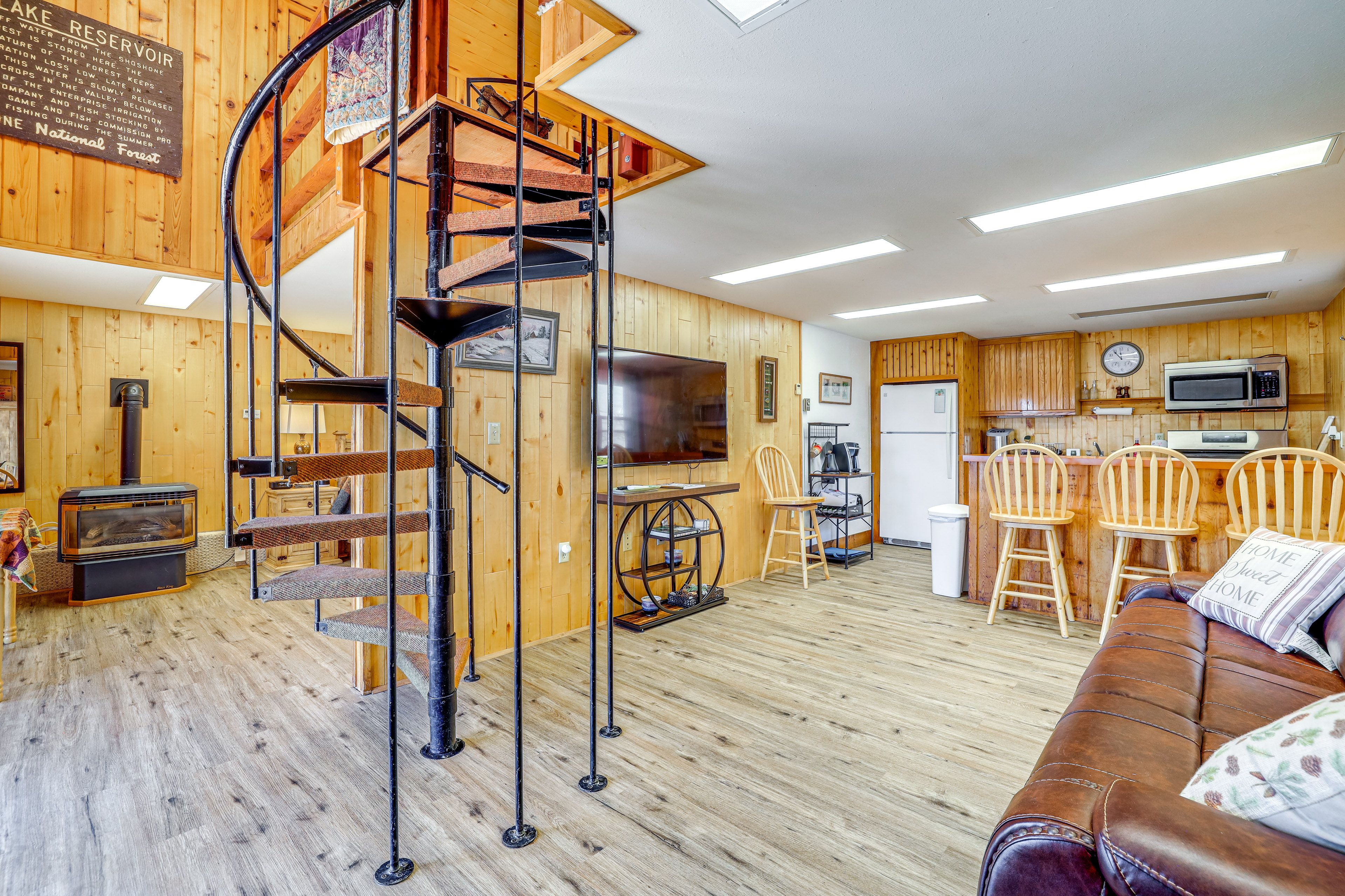 Lander Vacation Rental | 1BR | 1BA | 1,100 Sq Ft | Stairs Required