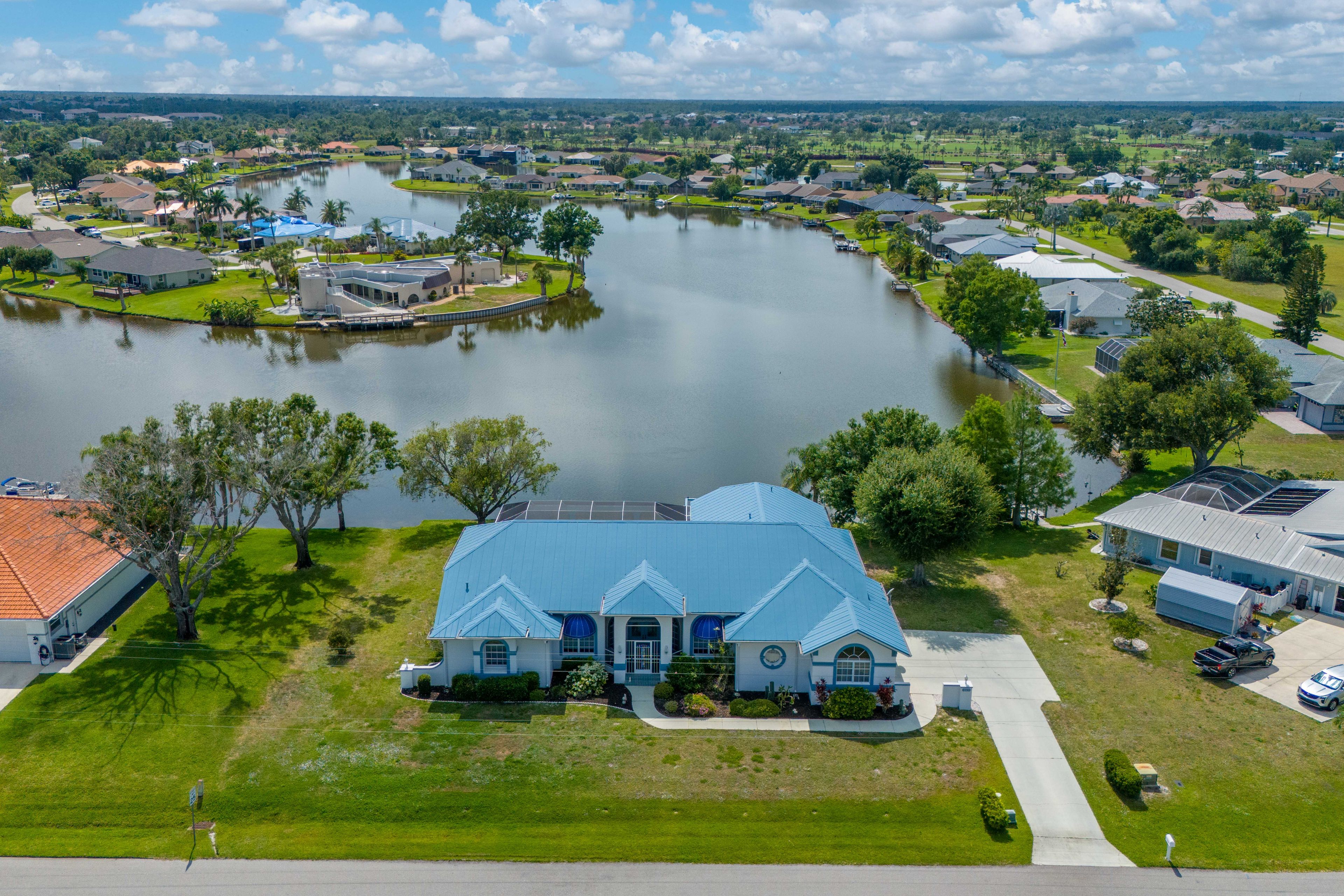 Lake Suzy Vacation Rental | 4BR | 3BA | 3,019 Sq Ft | 3 Steps to Enter