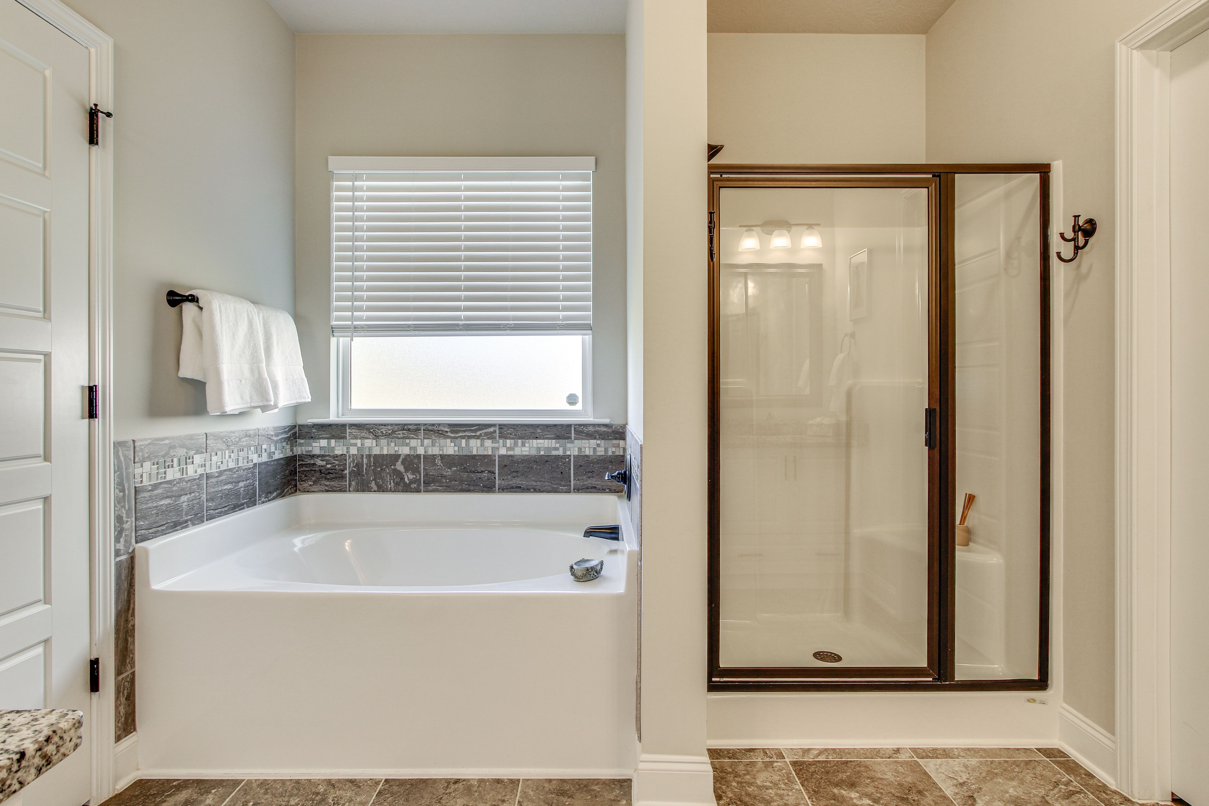 Full Bathroom | Towels Provided